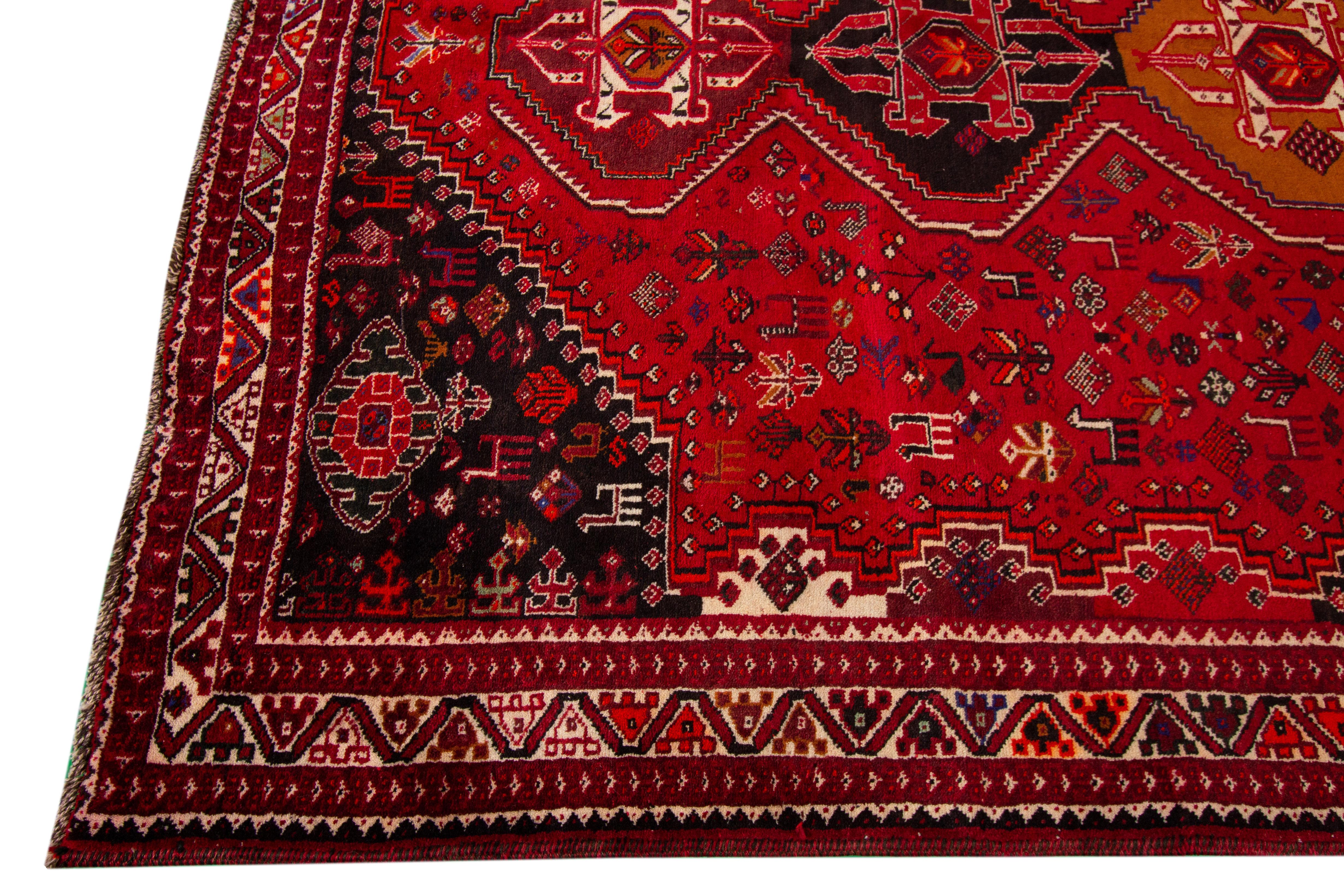 Early 20th Century Vintage Shiraz Wool Rug In Good Condition In Norwalk, CT