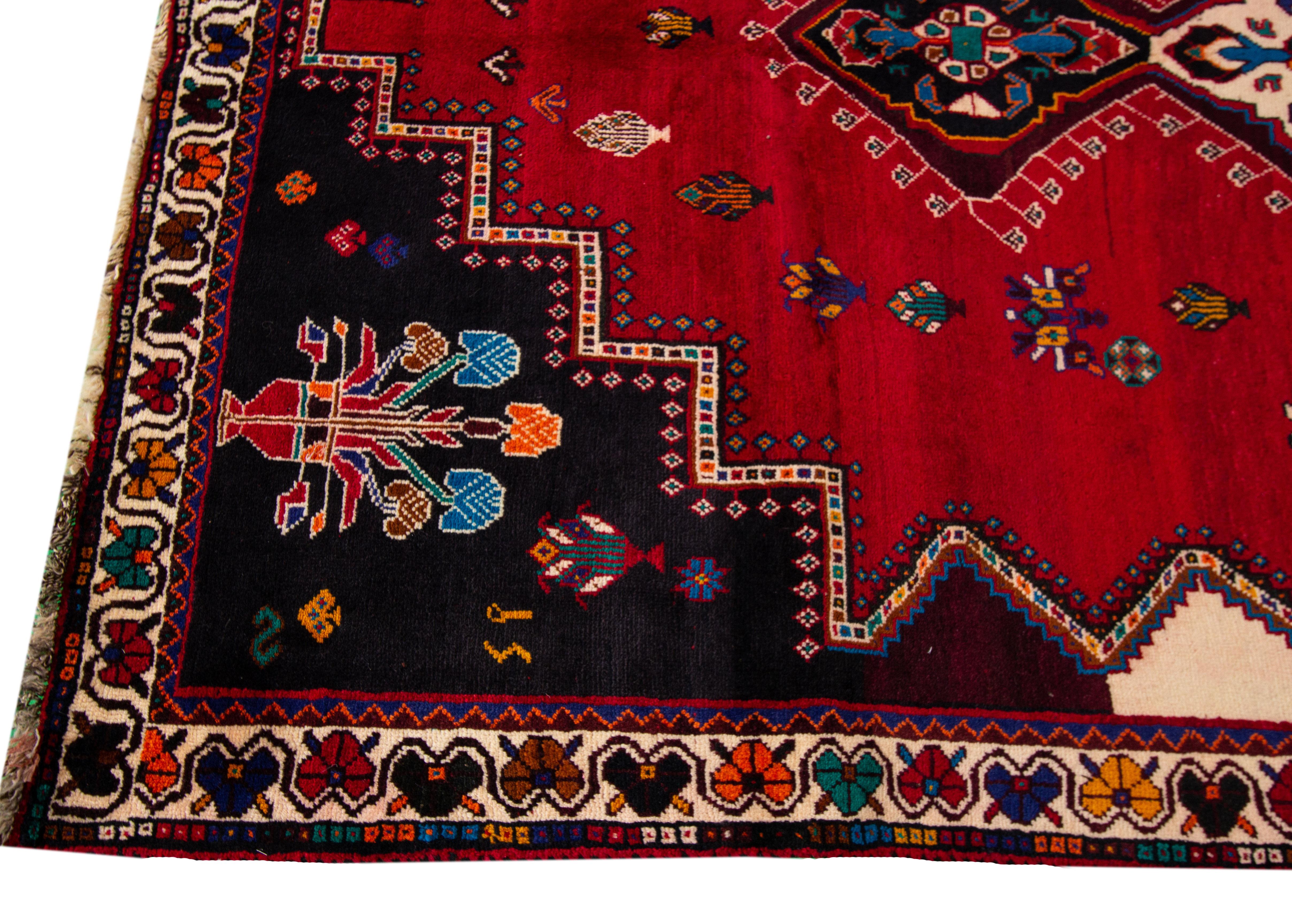 Early 20th Century Vintage Shiraz Wool Rug In Excellent Condition For Sale In Norwalk, CT