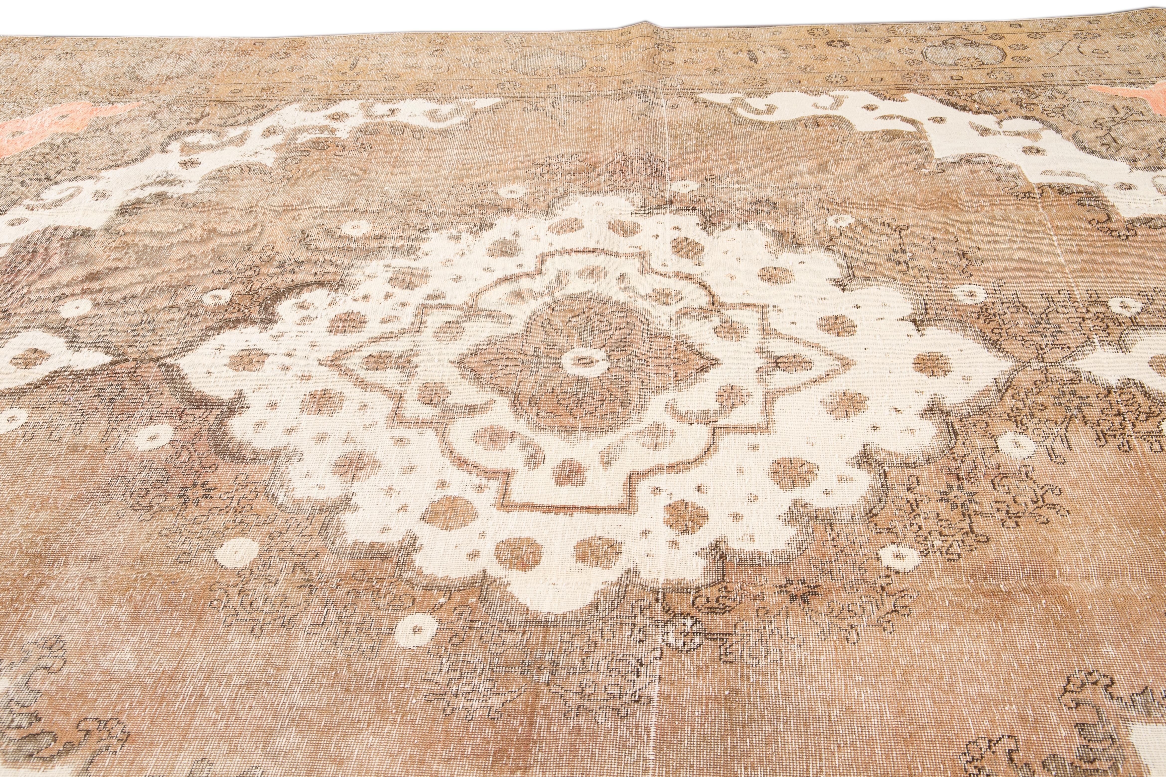 Early 20th Century Vintage Tabriz Wool Rug In Good Condition For Sale In Norwalk, CT