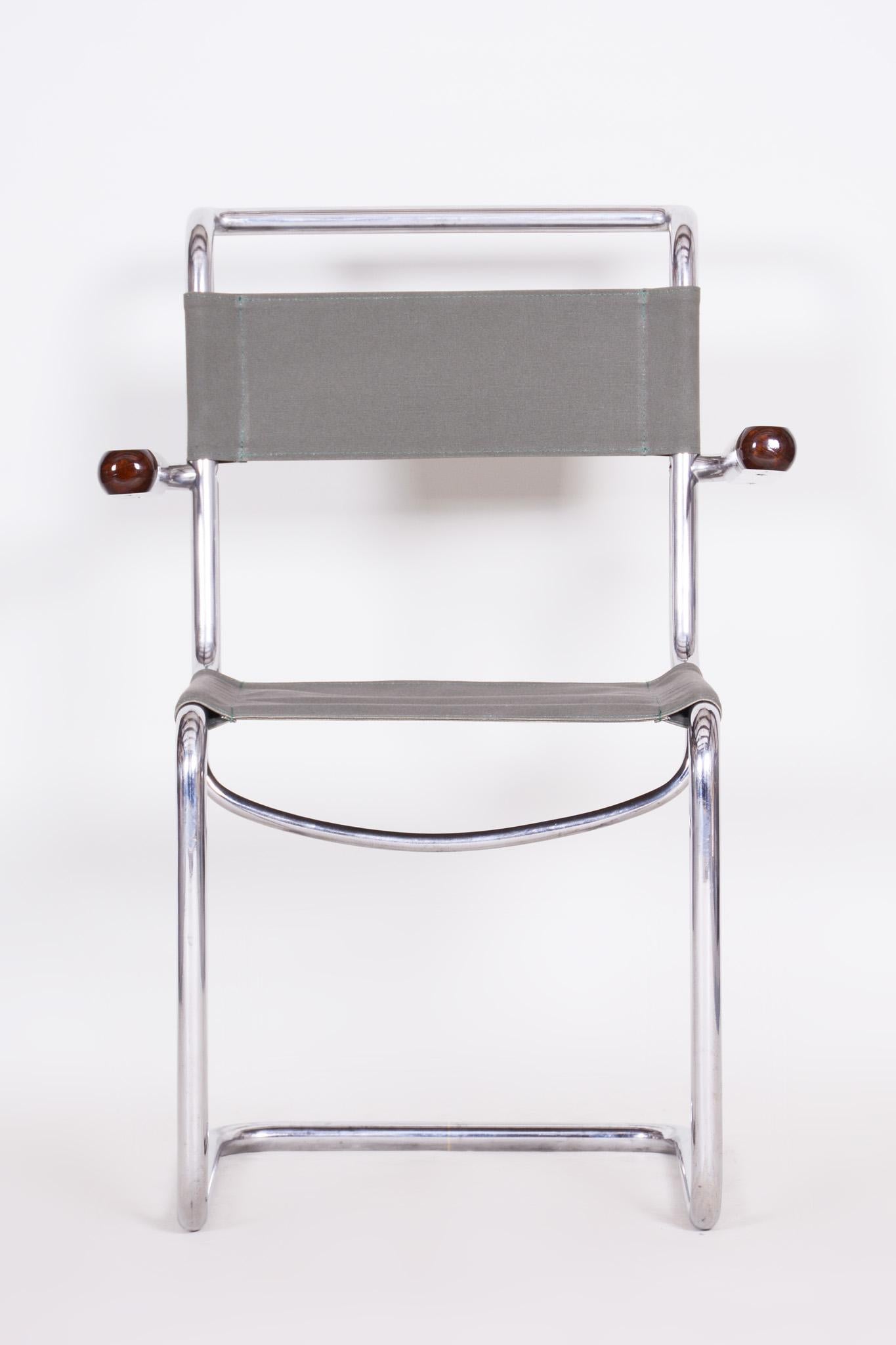 This original Bauhaus chairs from Hynek Gottwald are a perfect representation of the simplistic elegance of the Bauhaus Era.

This is a perfect example of Czech Bauhaus style.
Original very well preserved condition.

Period: 1930-1939
Source:
