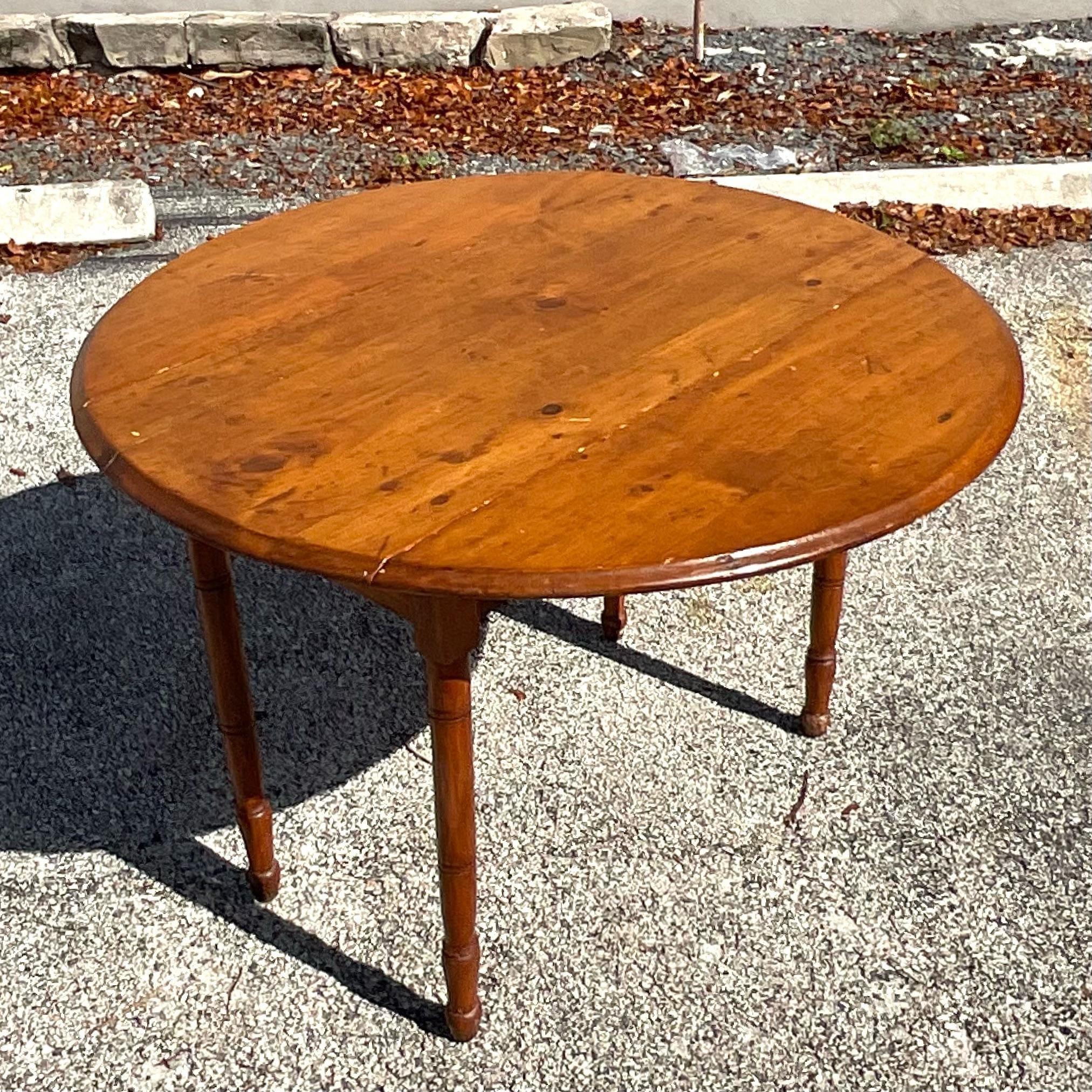 Early 20th Century Vintage Turned Leg Drop Leaf Table For Sale 1