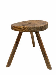 Tabouret de traite à trois pieds Wabi Sabi du début du 20e siècle:: Autriche Vers 1910