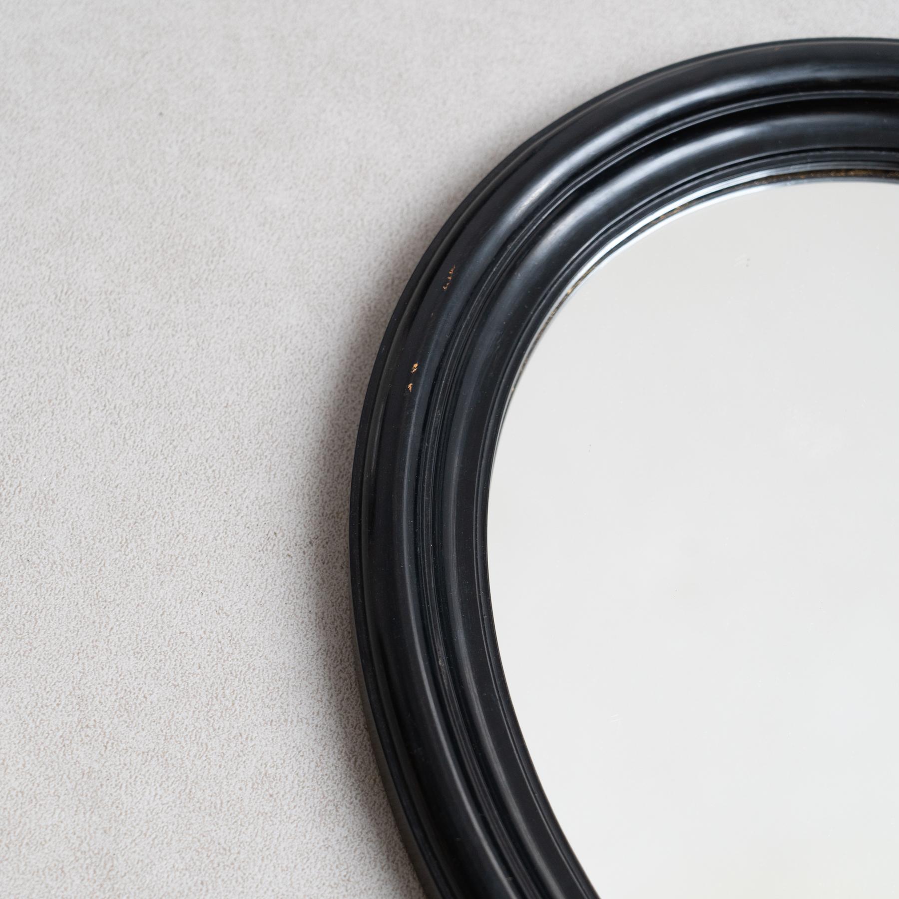 Espejo de pared de principios del siglo XX - Marco oval negro lacado Francés en venta
