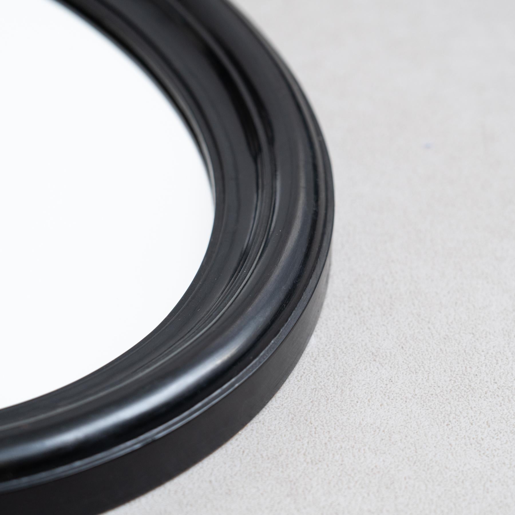 Espejo de pared de principios del siglo XX - Marco oval negro lacado en Bueno estado para la venta en Barcelona, ES