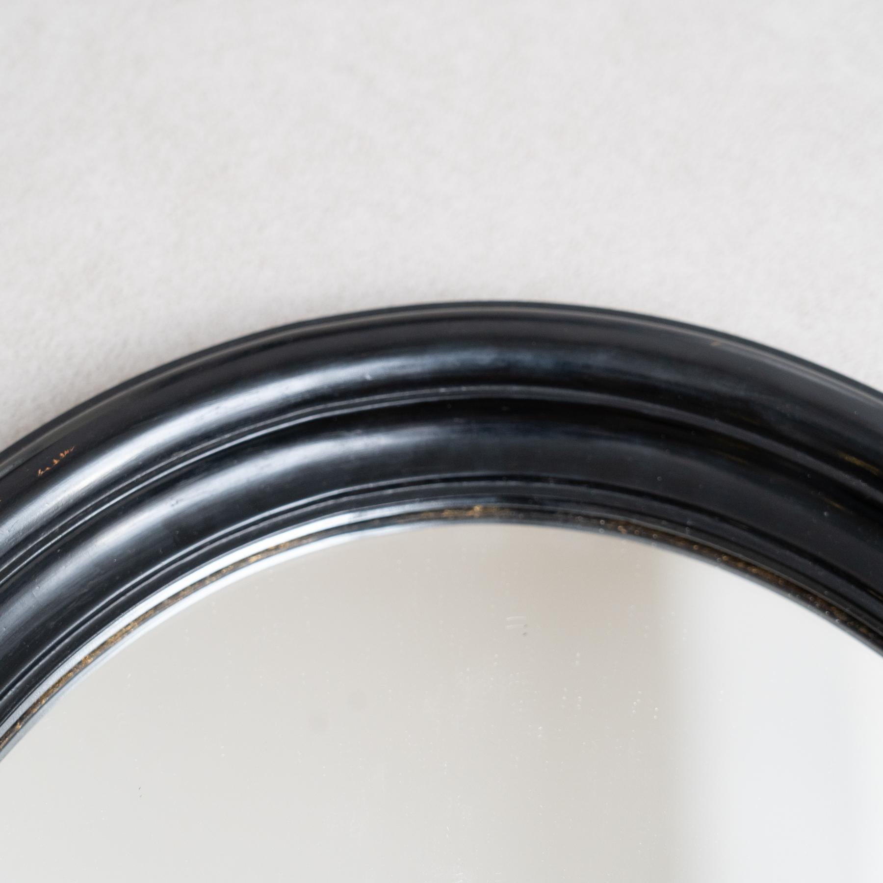 Espejo de pared de principios del siglo XX - Marco oval negro lacado mediados del siglo XX en venta