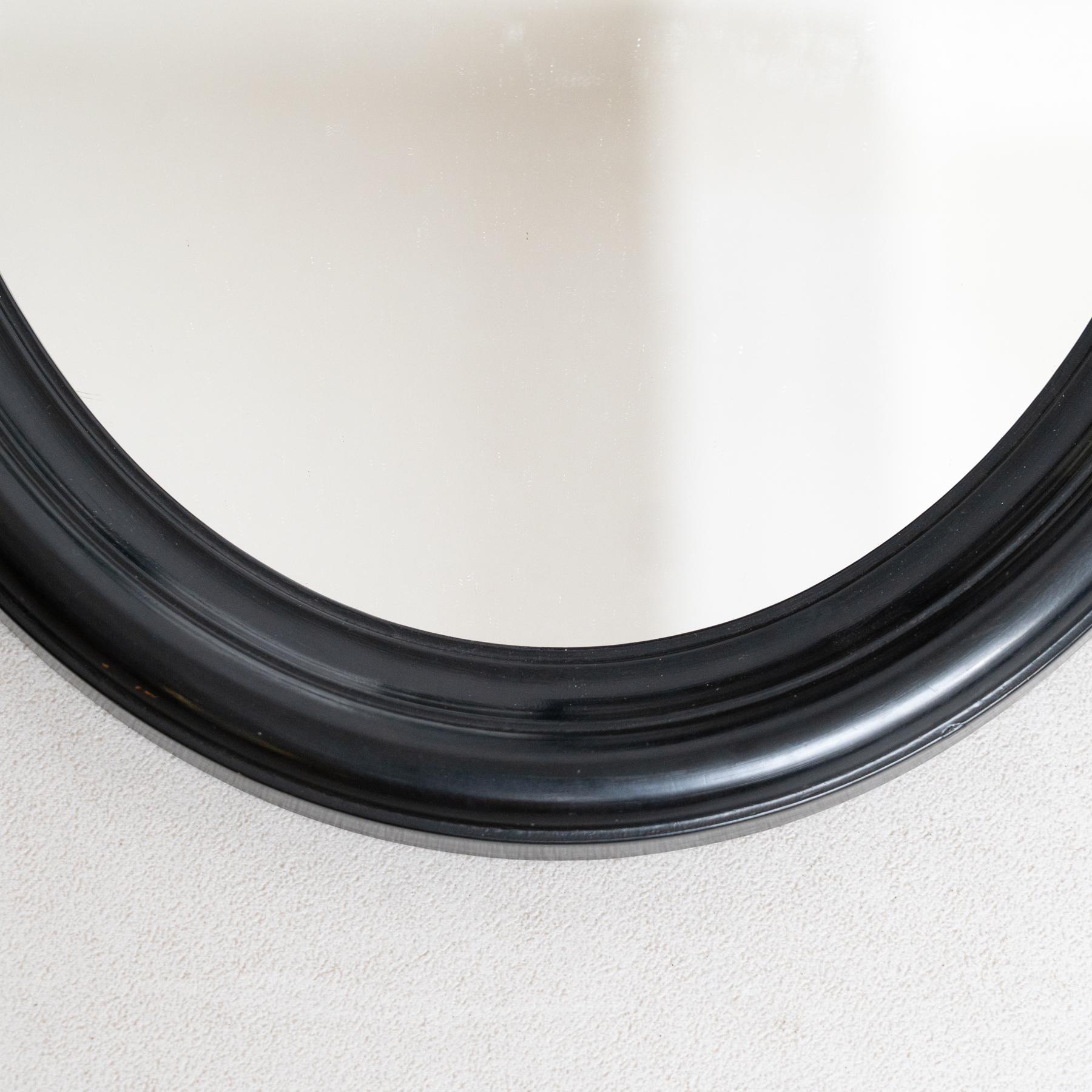 Laque Miroir mural du début du 20e siècle - Cadre ovale laqué noir en vente