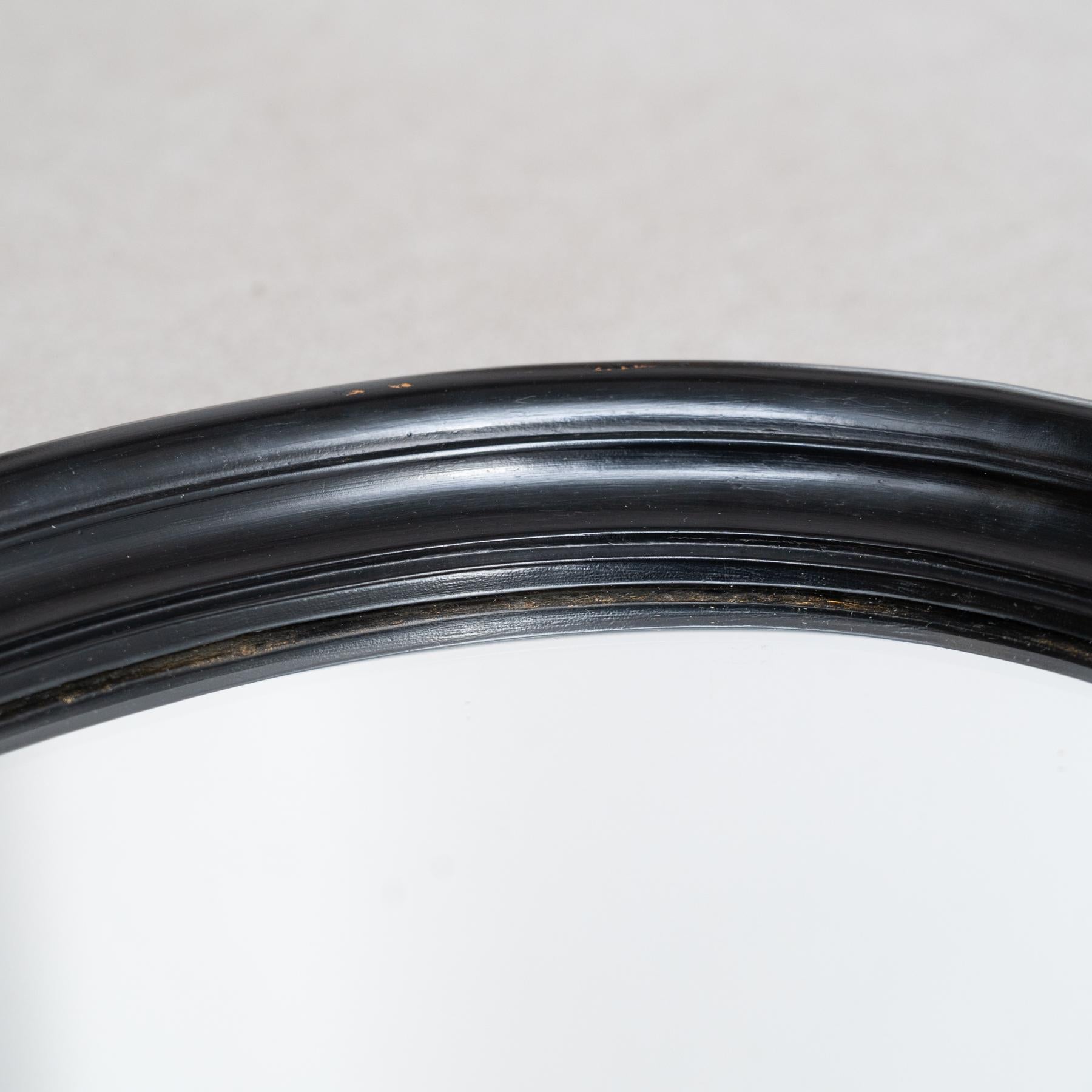 Espejo de pared de principios del siglo XX - Marco oval negro lacado Laca en venta