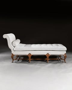 Early 20th Century Walnut and Linen Upholstered Daybed in the Queen Anne Taste