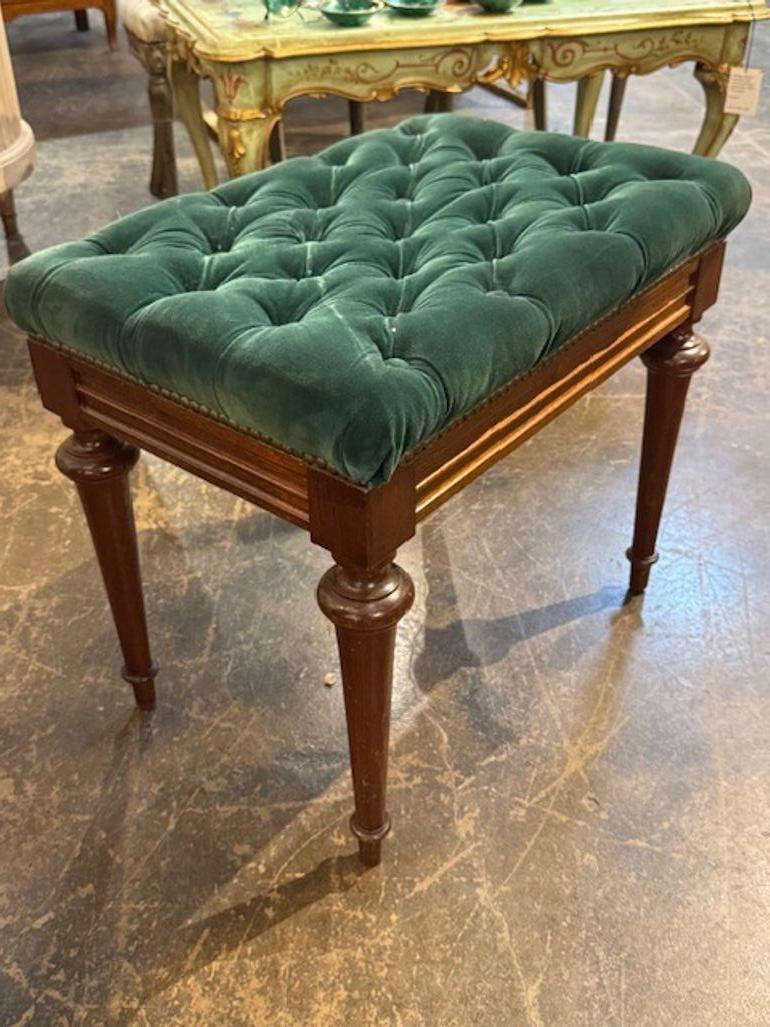 Early 20th Century Walnut Bench with Tufted Upholstery For Sale 2