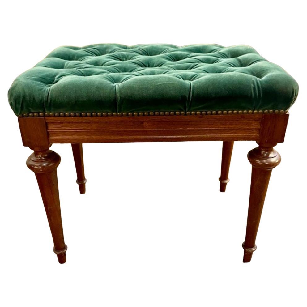 Early 20th Century Walnut Bench with Tufted Upholstery For Sale