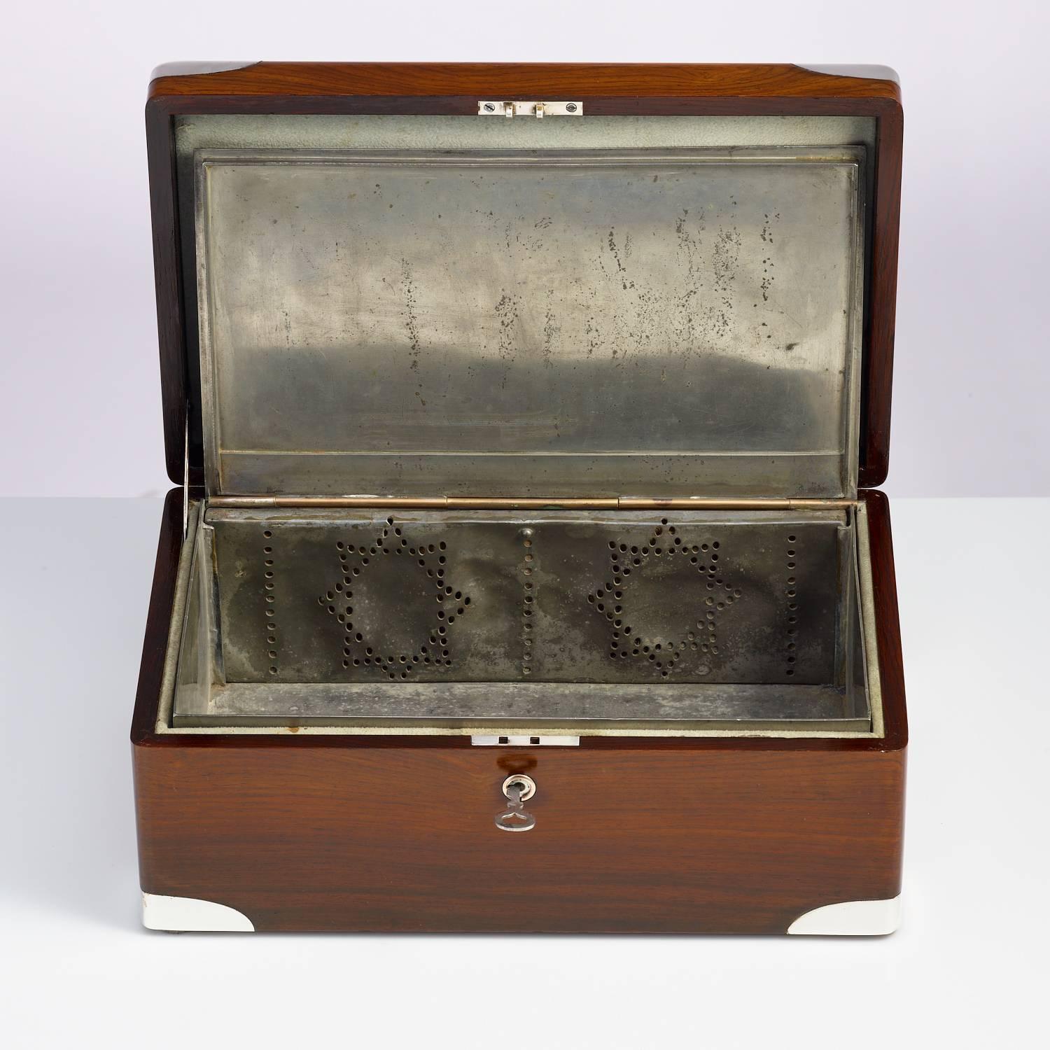 English Early 20th Century Walnut Cigar Humidor, circa 1900 with Sterling Silver Corners For Sale