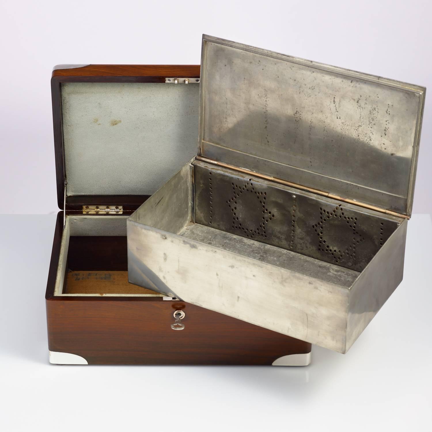 Early 20th Century Walnut Cigar Humidor, circa 1900 with Sterling Silver Corners In Excellent Condition For Sale In London, GB