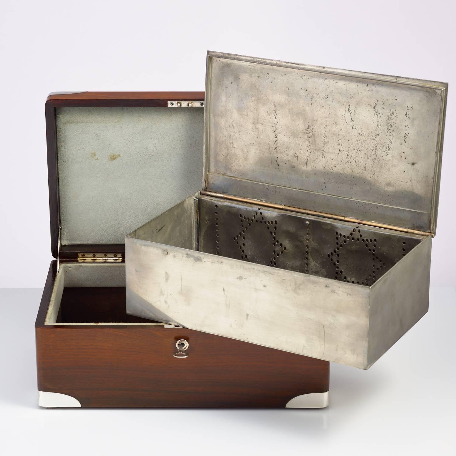Early 20th Century Walnut Cigar Humidor, circa 1900 with Sterling Silver Corners For Sale 1
