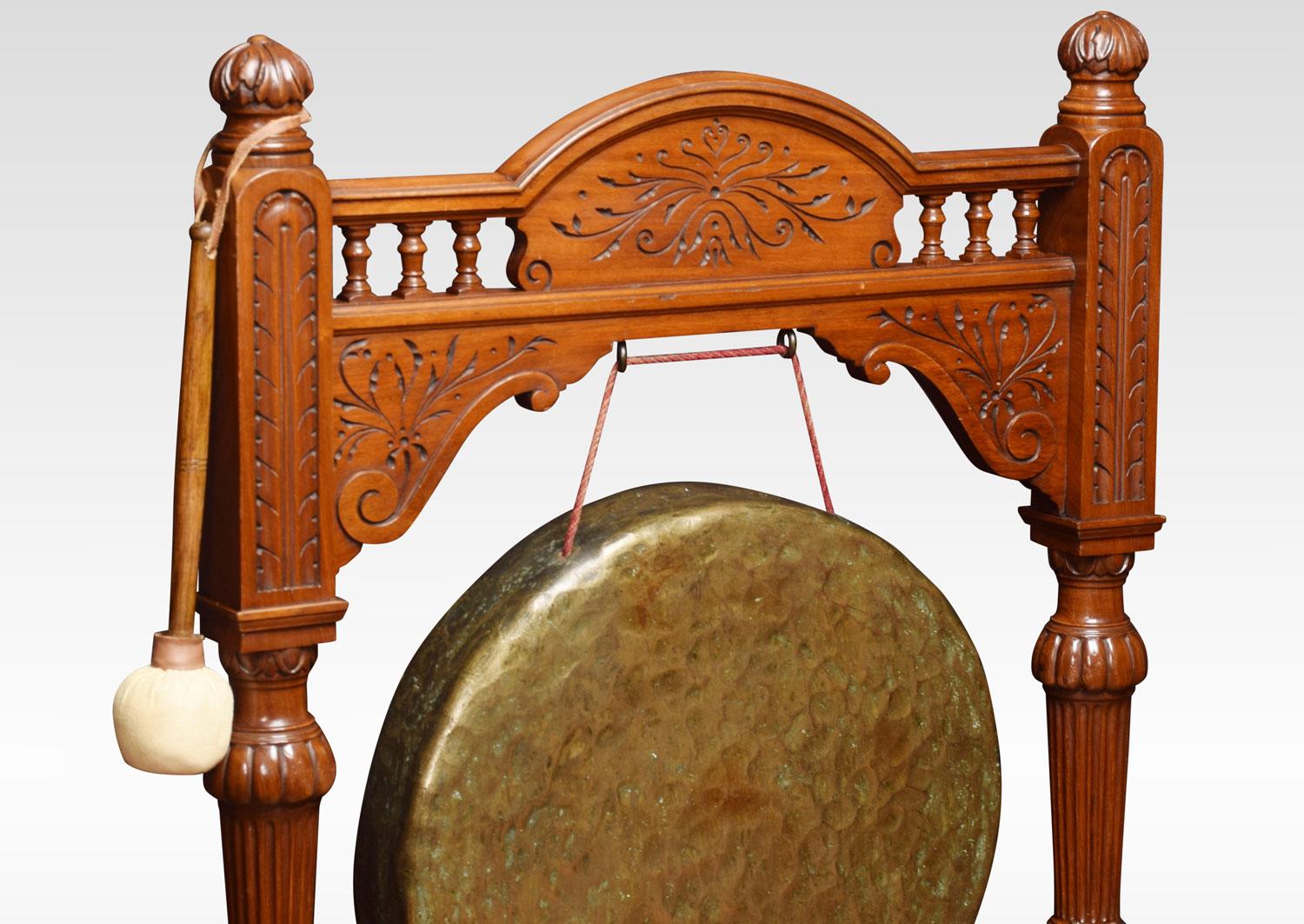 Early 20th Century Walnut Framed Dinner Gong In Good Condition In Cheshire, GB
