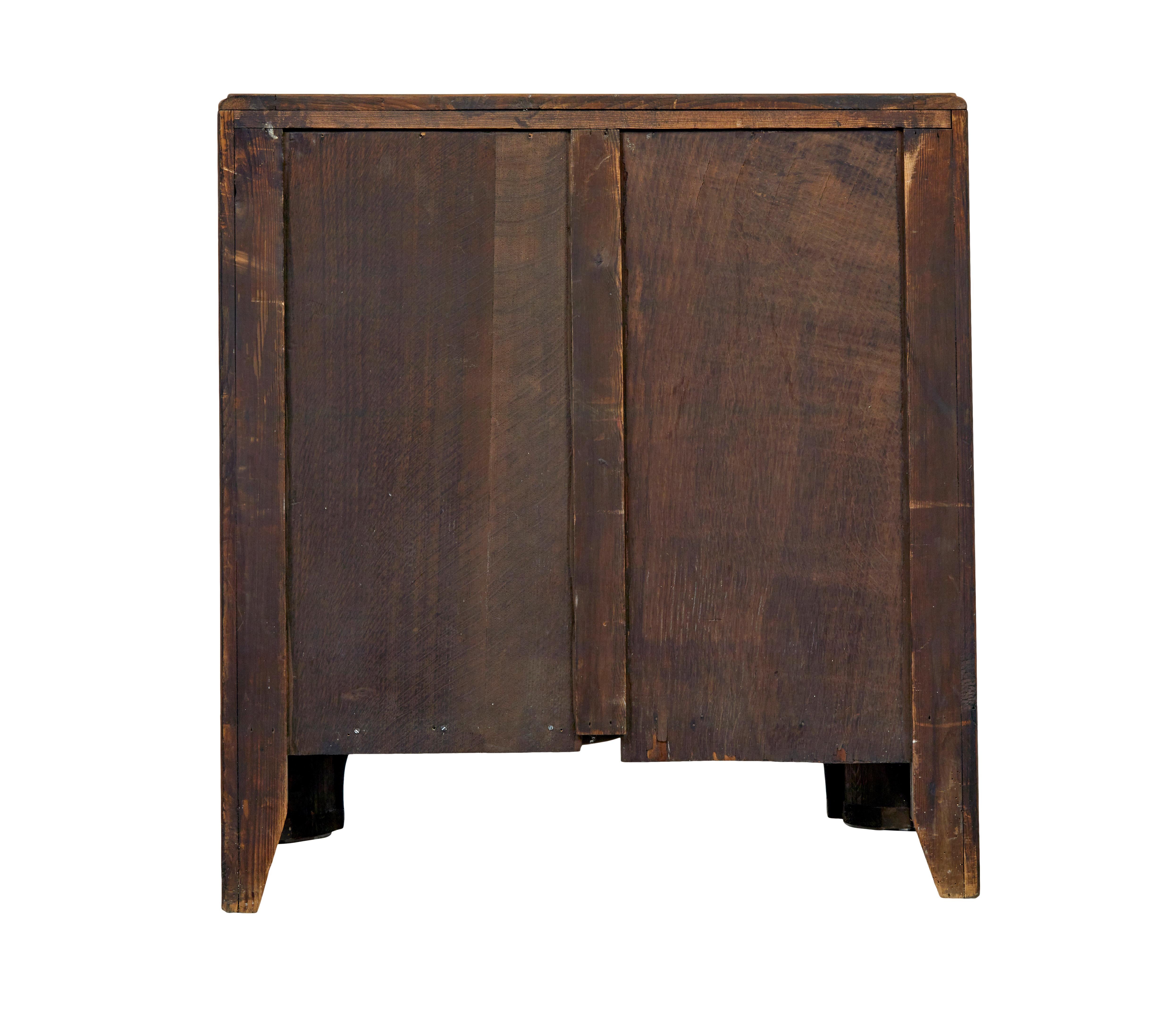 Commode d'inspiration Queen Anne en noyer du début du 20e siècle en vente 3
