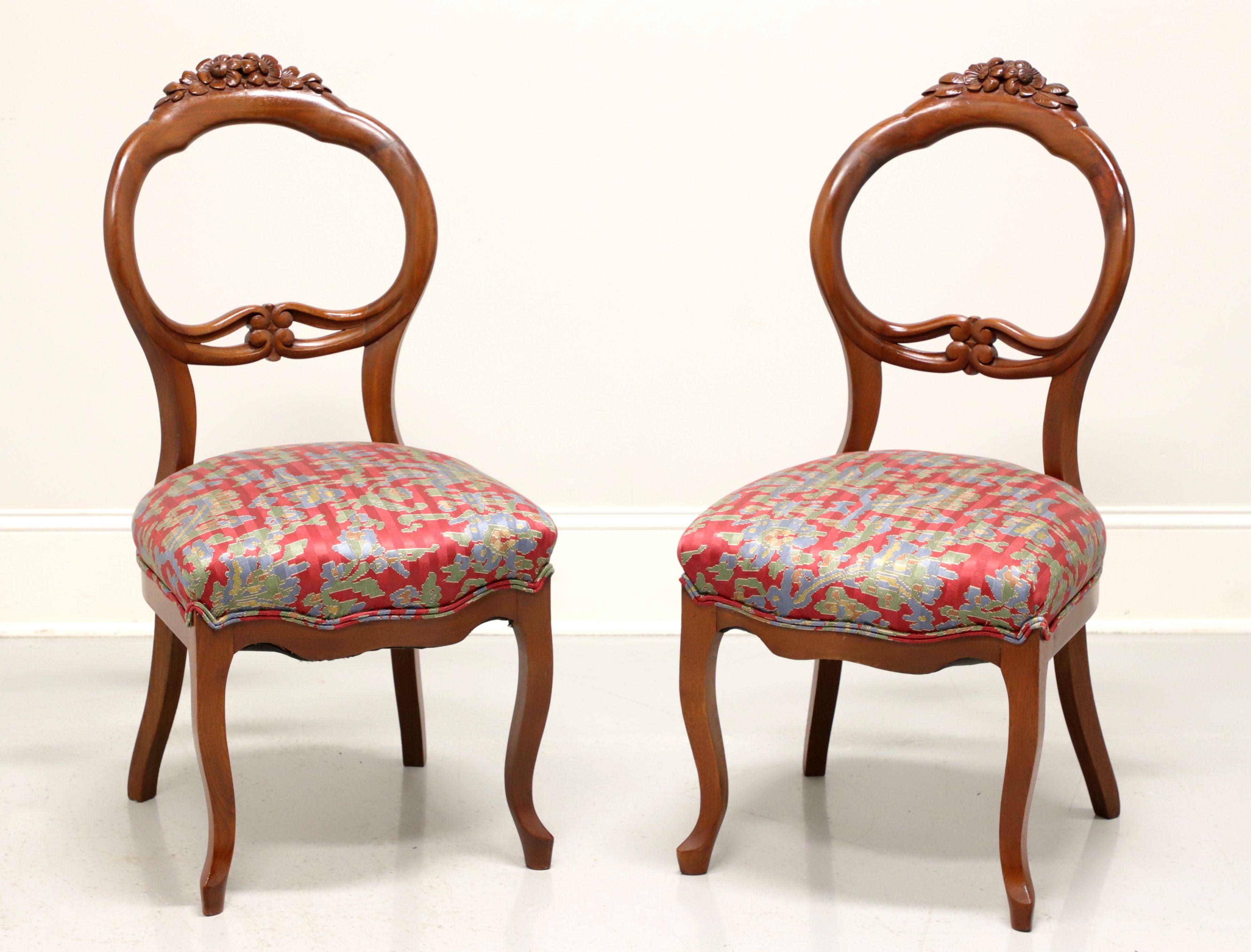 Antique Early 20th Century Walnut Victorian Balloon Back Side Chairs - Pair For Sale 5
