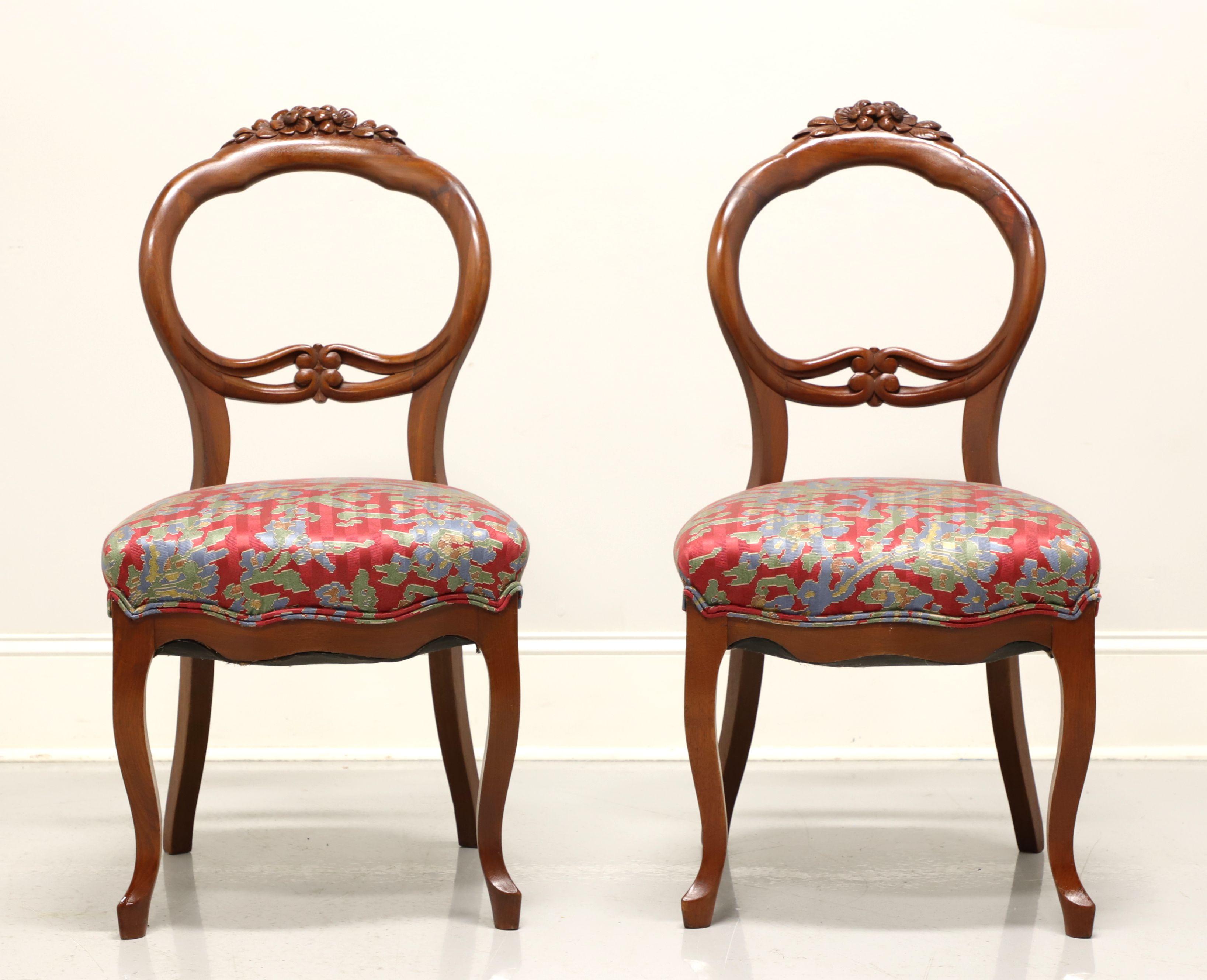 American Antique Early 20th Century Walnut Victorian Balloon Back Side Chairs - Pair For Sale