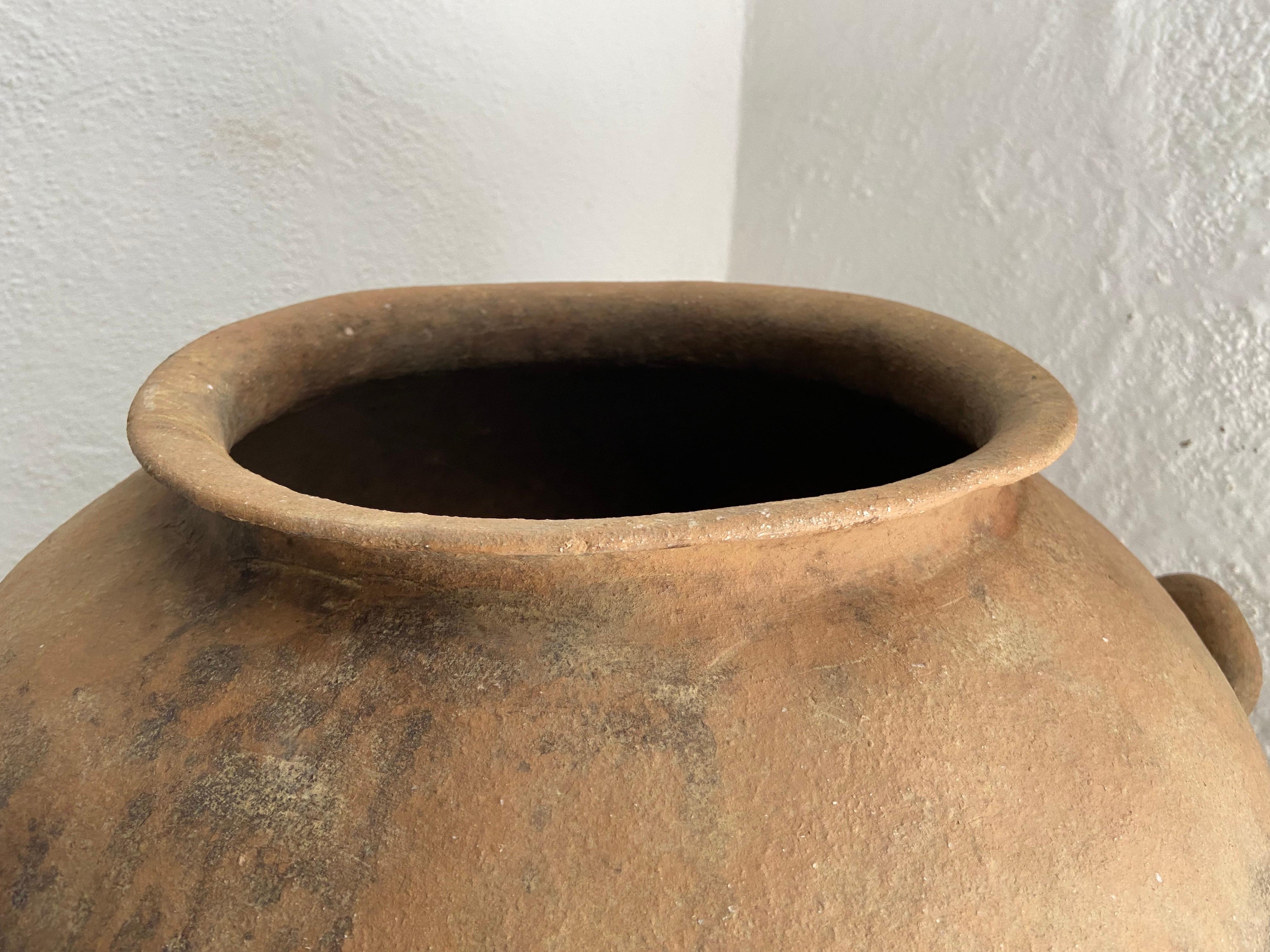 Early 20th century water jar from central Mexico. The pot comes from the indigenous Nahua communities of northern Puebla close to the bordering state of Veracruz. Nahuatl is the principal dialect spoken in these areas.