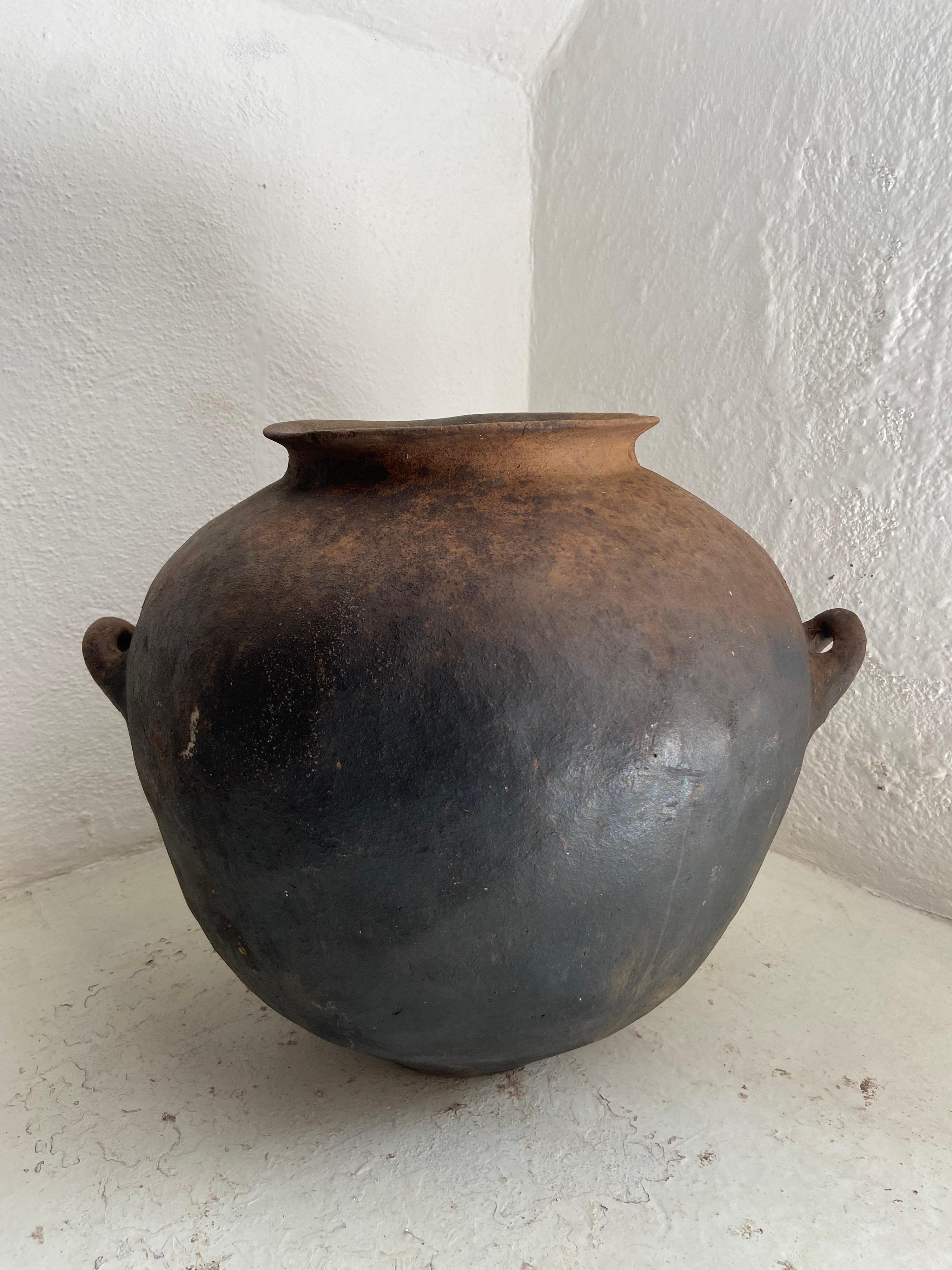 Early 20th Century Water Jar from Mexico In Fair Condition For Sale In San Miguel de Allende, Guanajuato