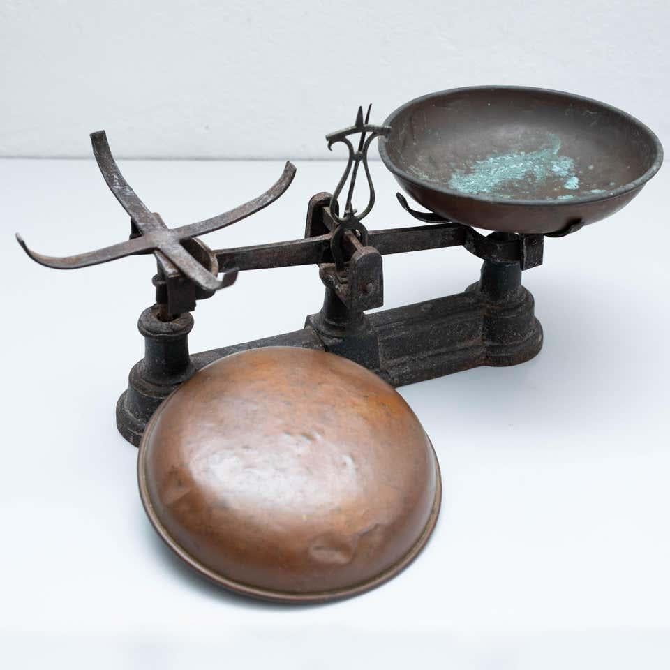 Early 20th Century Weighing Machine, circa 1930 For Sale 2