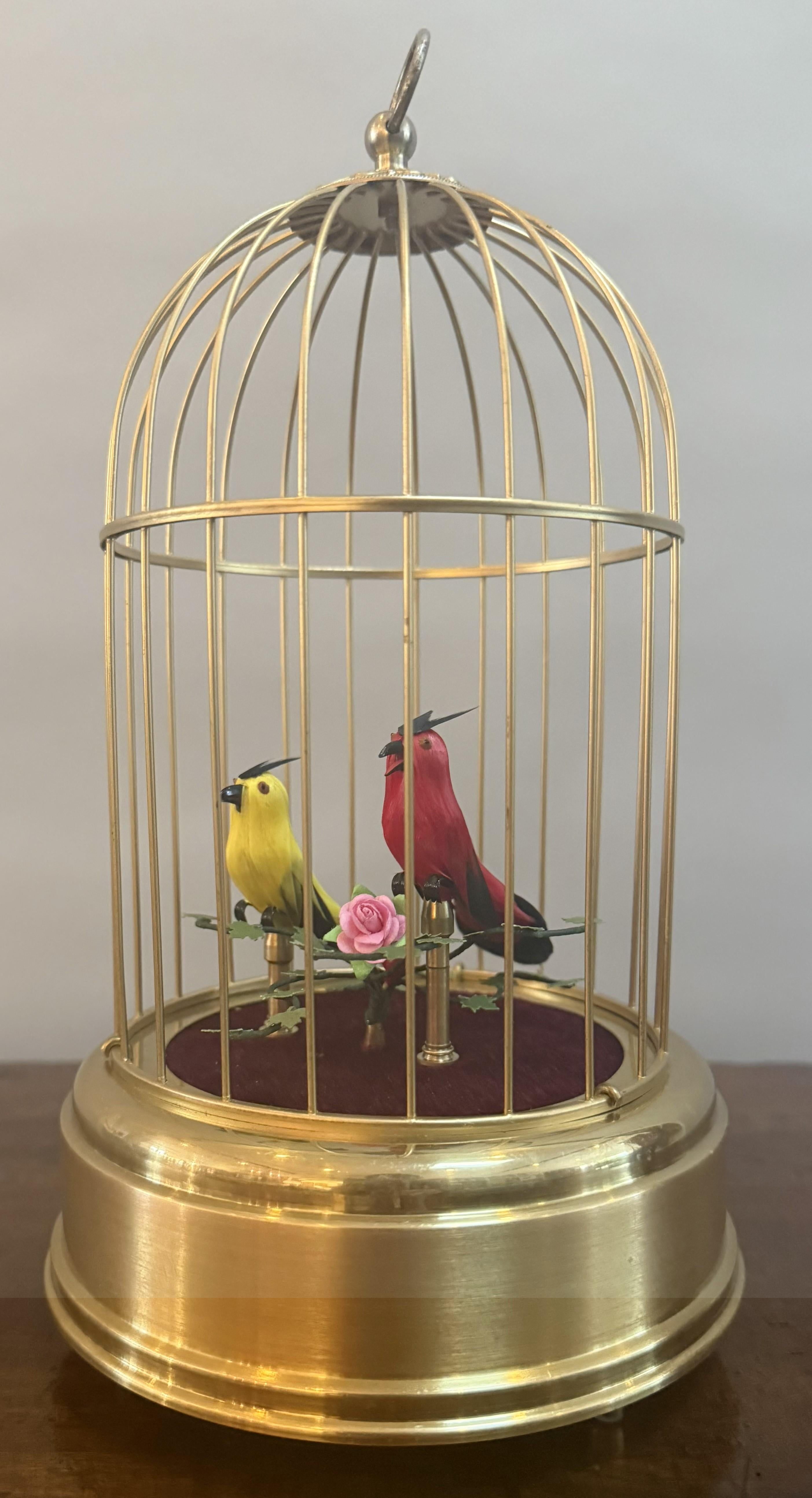 Westdeutscher Zwei-Vogel-Gesangsautomat in vergoldetem Messingkäfig aus dem frühen 20. im Zustand „Hervorragend“ im Angebot in Middleburg, VA