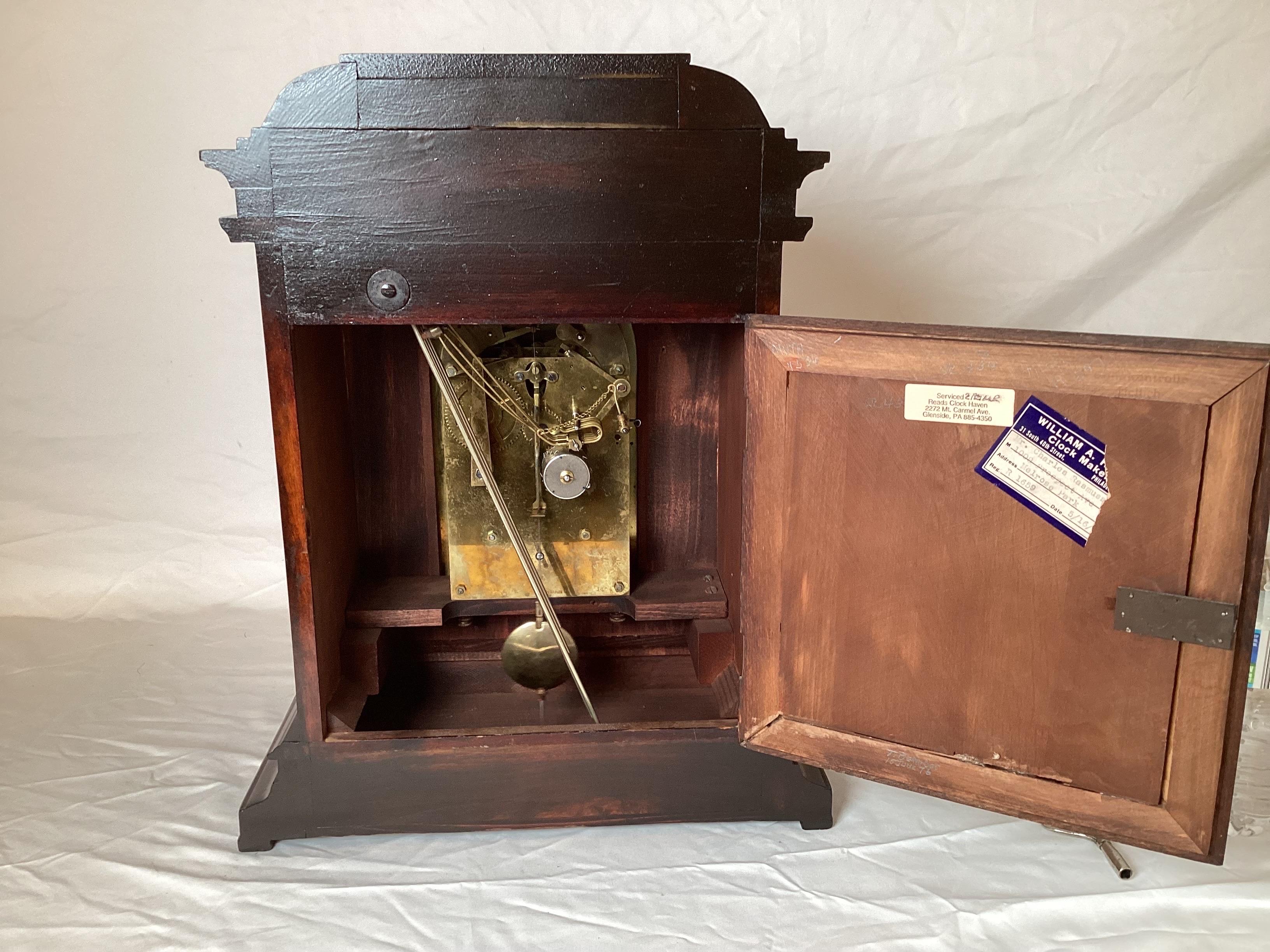 Début du 20ème siècle Westminster Chime Mahogany Bracket Clocks Excellent état - En vente à Lambertville, NJ