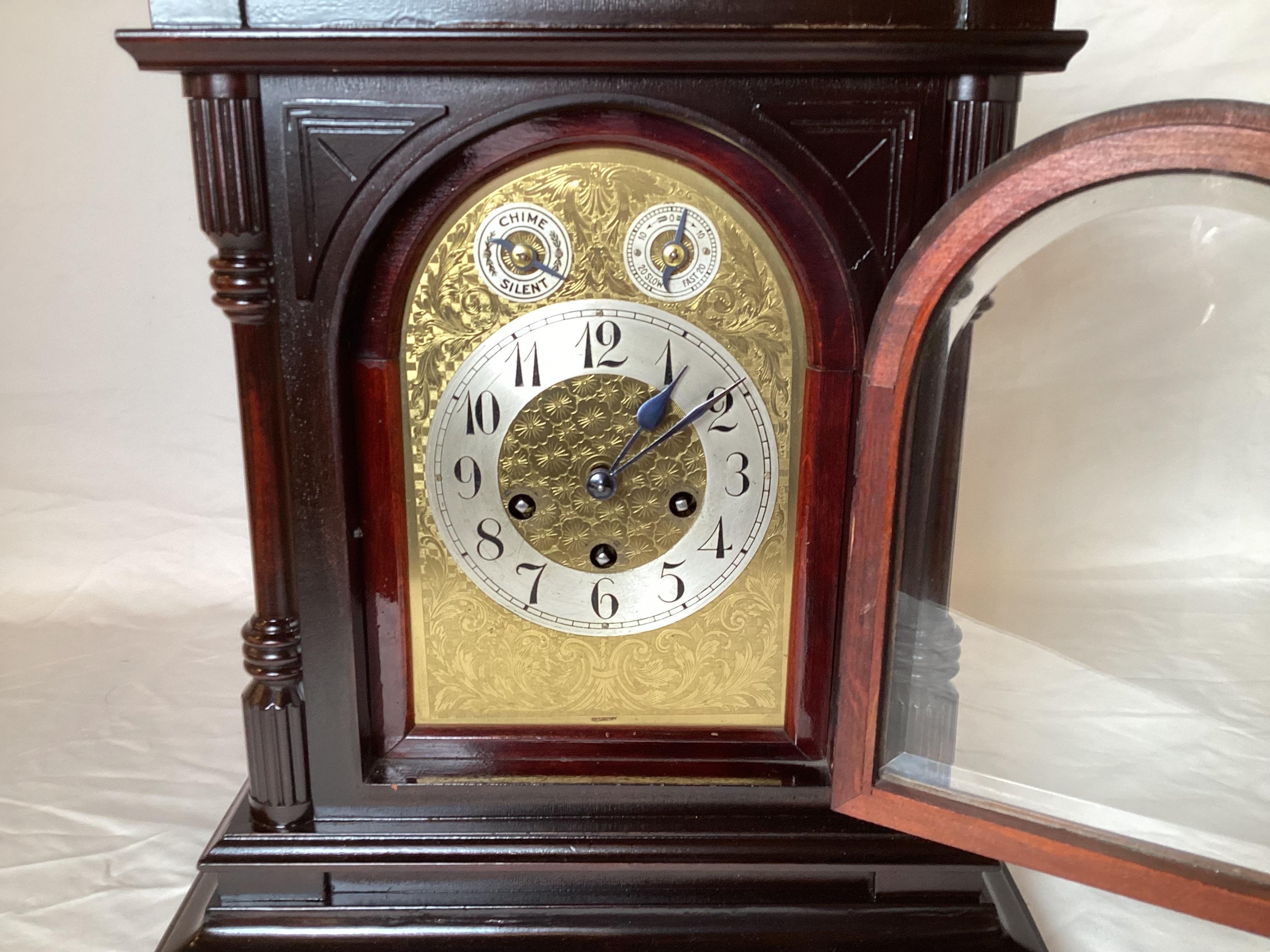 Early 20th Century Westminster Chime Mahogany Bracket Clock For Sale 1
