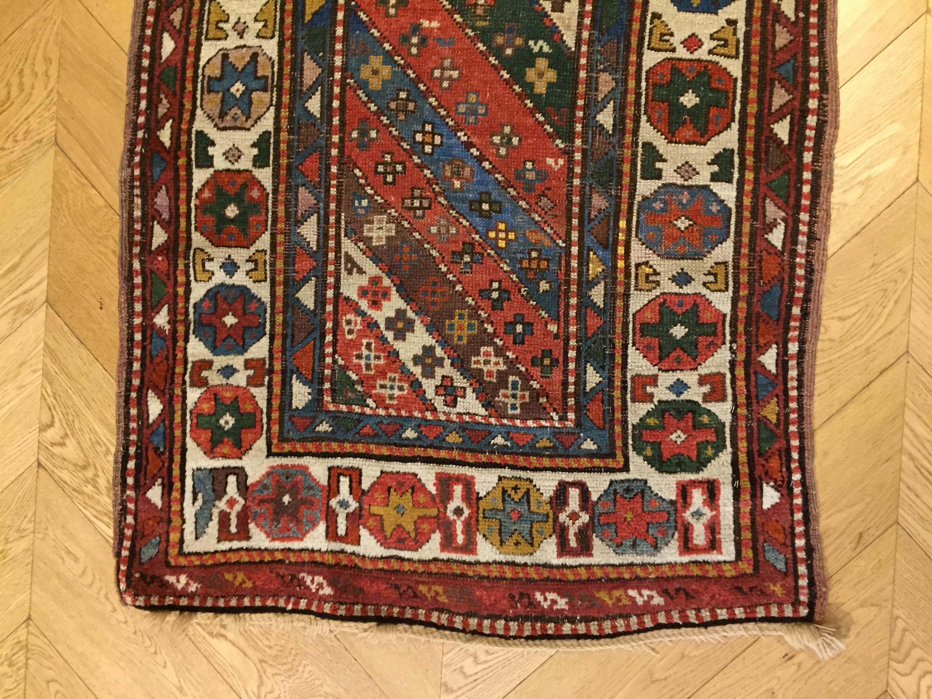 Caucasian Early 20th Century White Blu Green Wool Caucasion Ghendje Runner Rug, circa 1920 For Sale