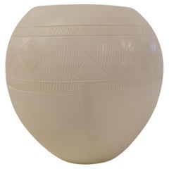 Early 20th Century White Clay Zulu Pot with Intricate Diamond Shaped Etchings