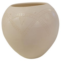 Early 20th Century White Clay Zulu Pot with Intricate Triangle Etchings