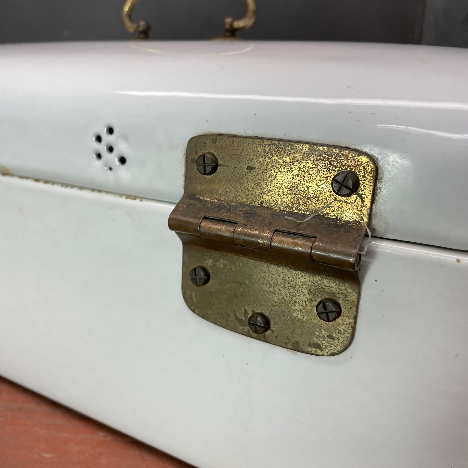 Early 20th Century White Enamel Brass Hinged Box Remote Trinket Storage Decor For Sale 6