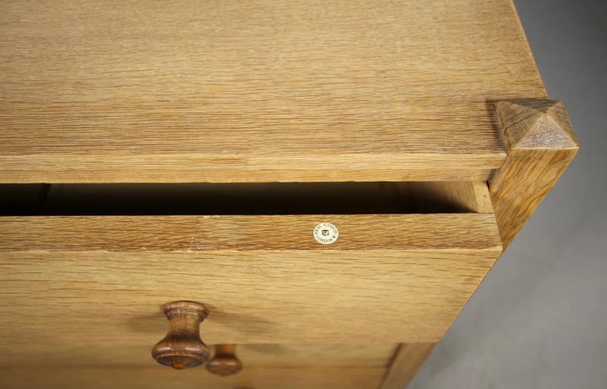 Cassettiera in quercia bianca dei primi del Novecento di Heal's in vendita 7