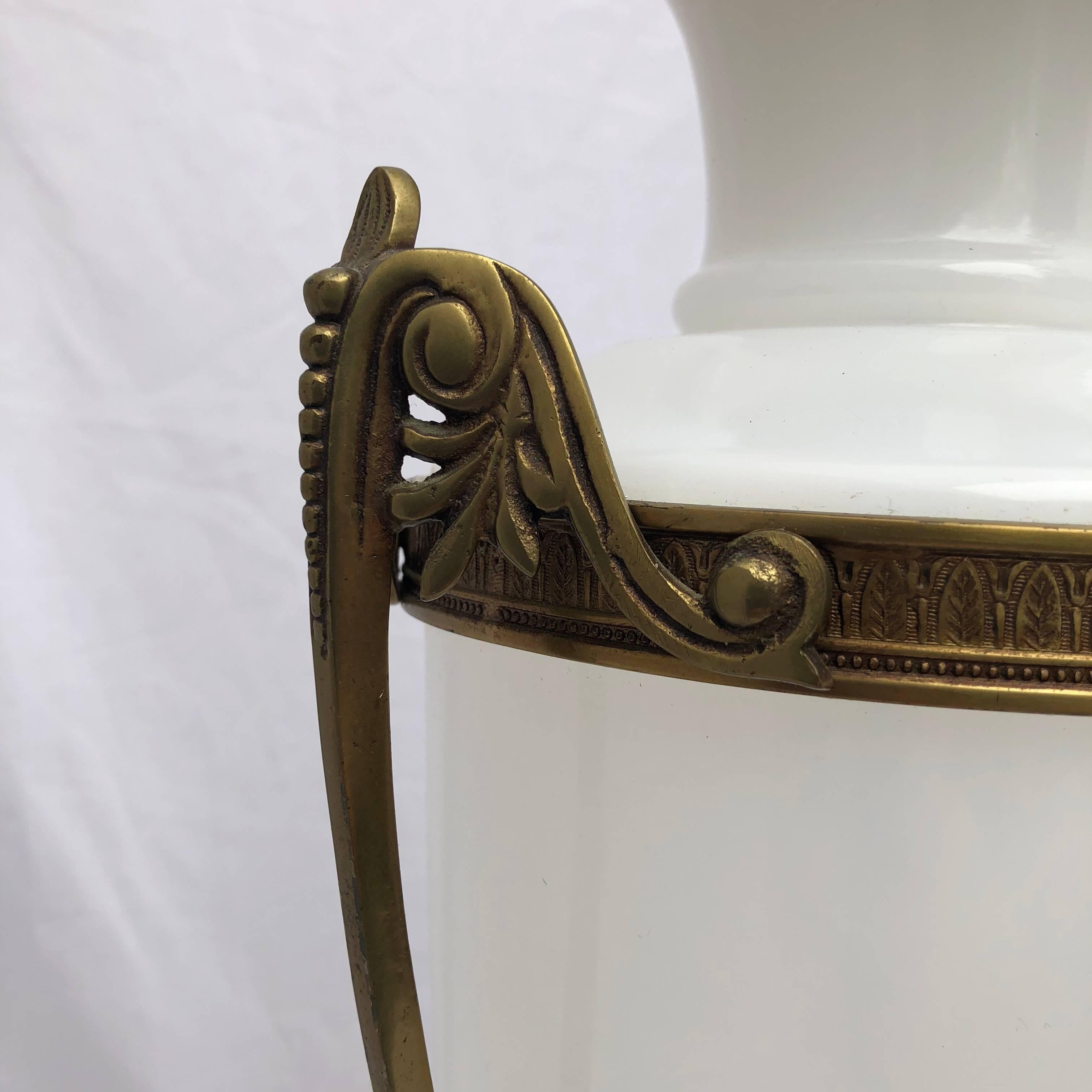 Early 20th Century White Opaline an Bronze Table Lamp 5