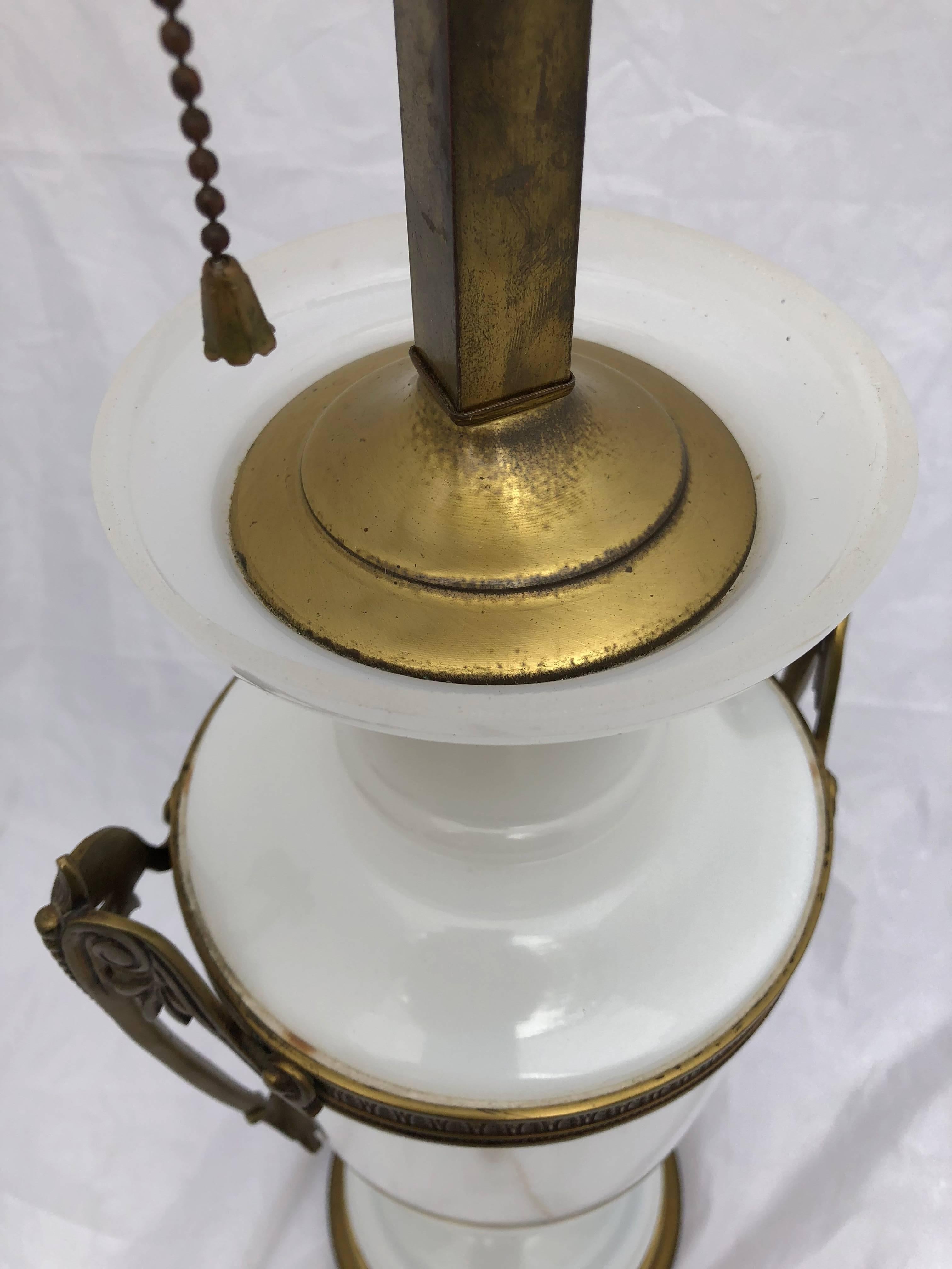 Early 20th Century White Opaline an Bronze Table Lamp 8