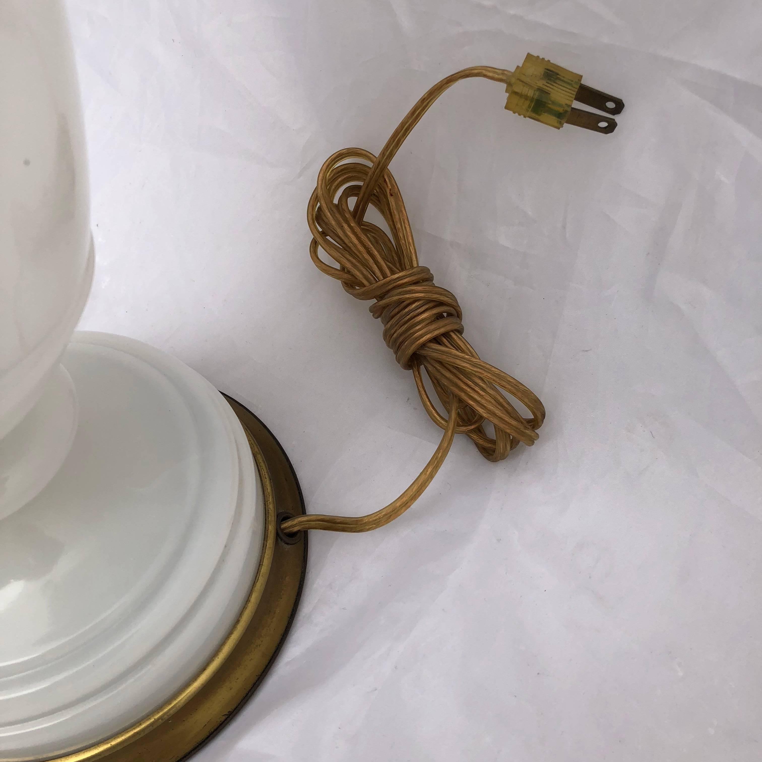 Early 20th Century White Opaline an Bronze Table Lamp 10