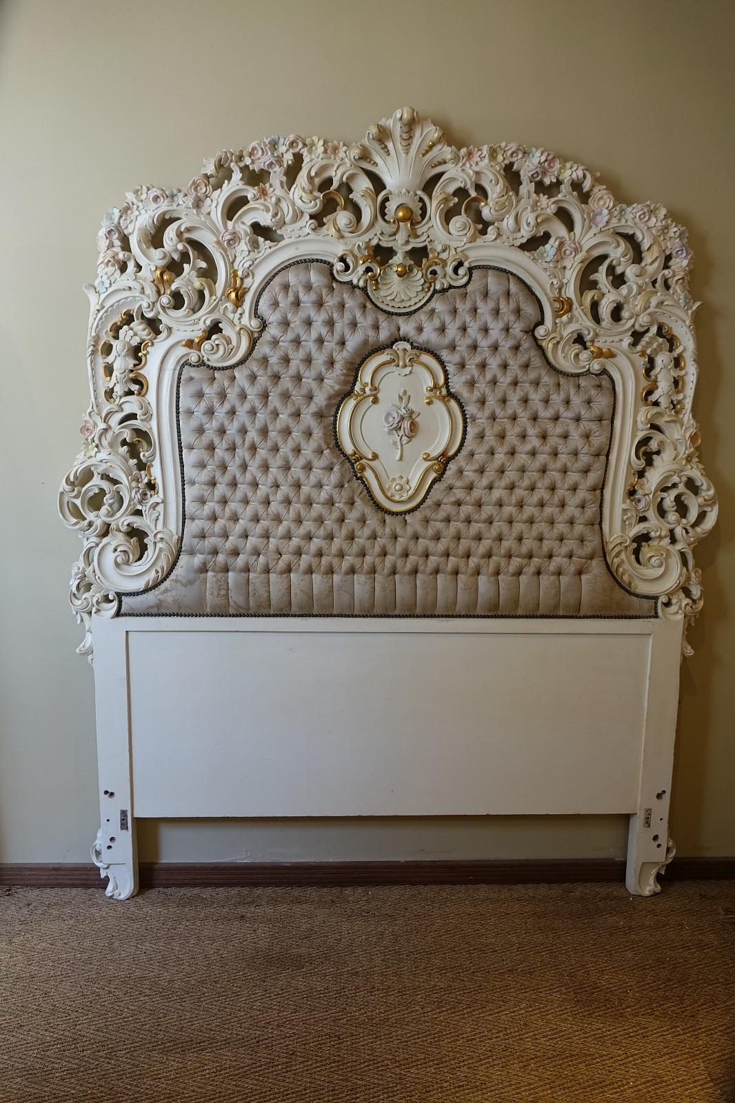 Polychromed Early 20th Century White Wood Italian Baroque Style Bedroom Set For Sale