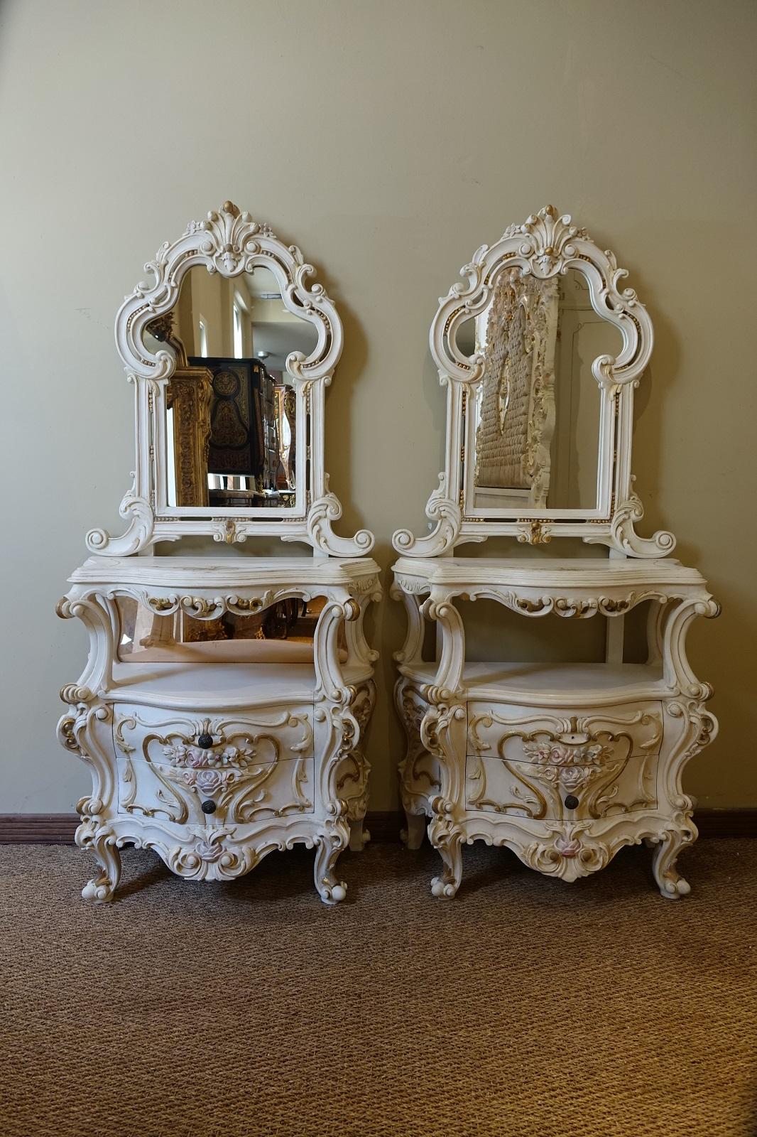 Early 20th Century White Wood Italian Baroque Style Bedroom Set For Sale 5