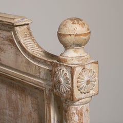 Diván de madera blanca con patina, estilo Luis XVI, de principios del siglo XX