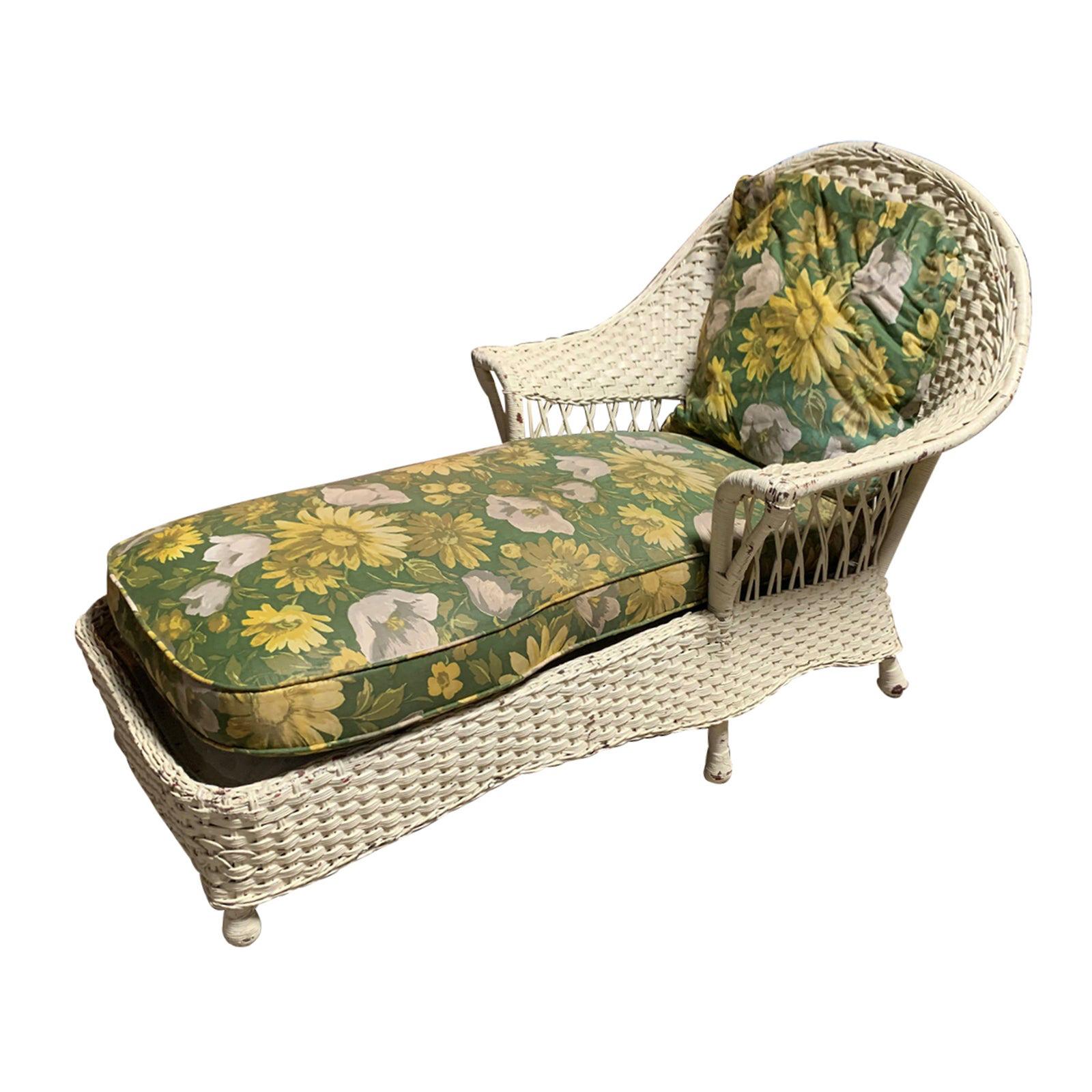Early 20th Century Wicker Chaise with Green Floral Upholstery and Pillow