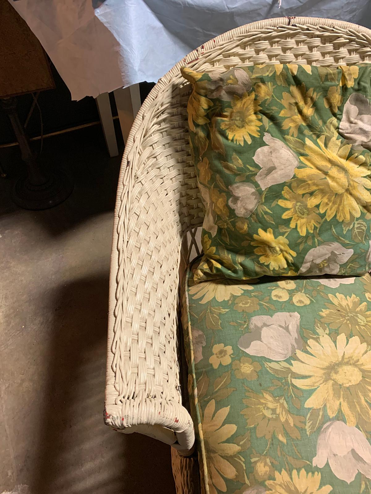 Early 20th Century Wicker Chaise with Green Floral Upholstery and Pillow 9
