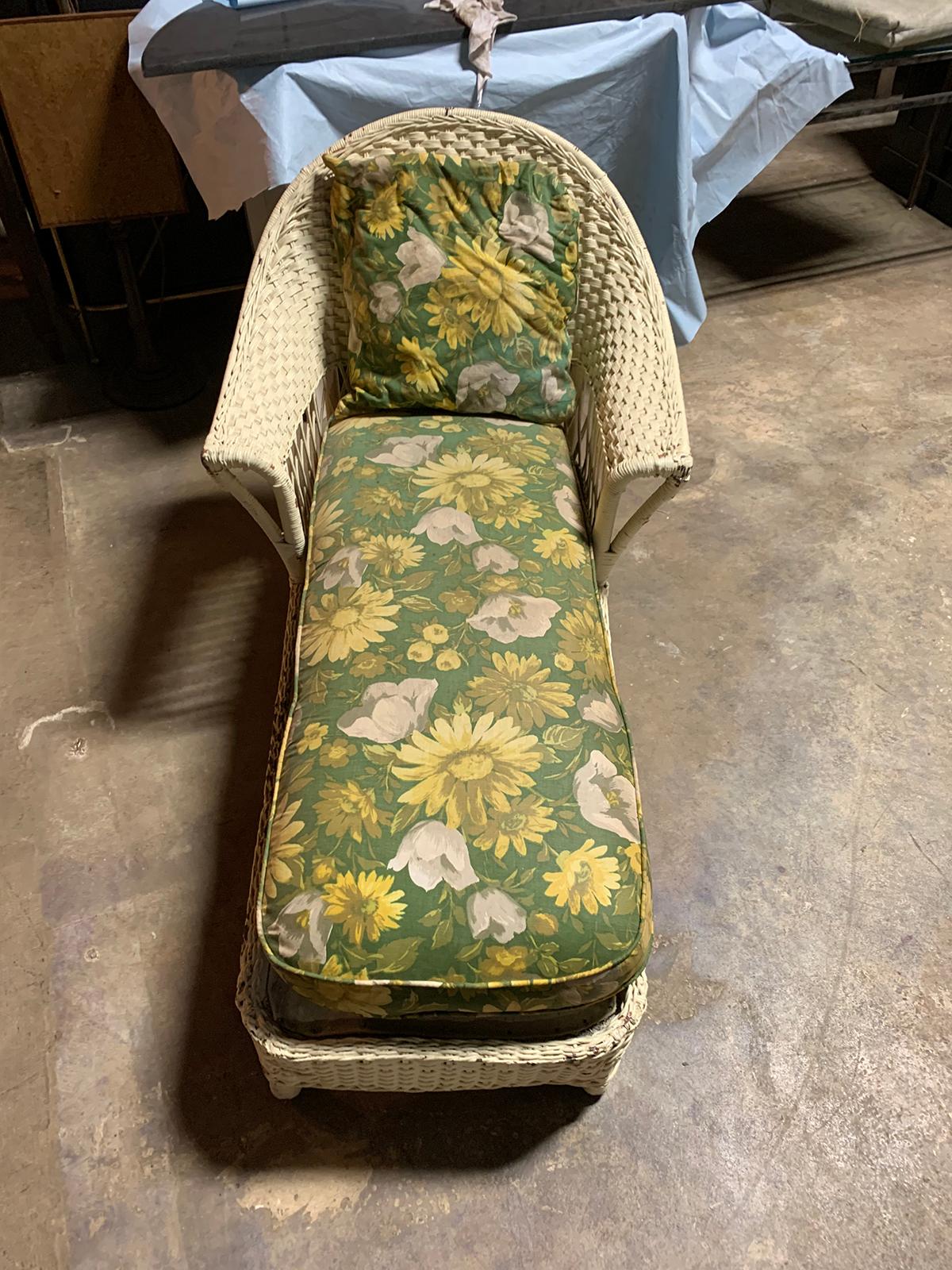 Early 20th Century Wicker Chaise with Green Floral Upholstery and Pillow 1