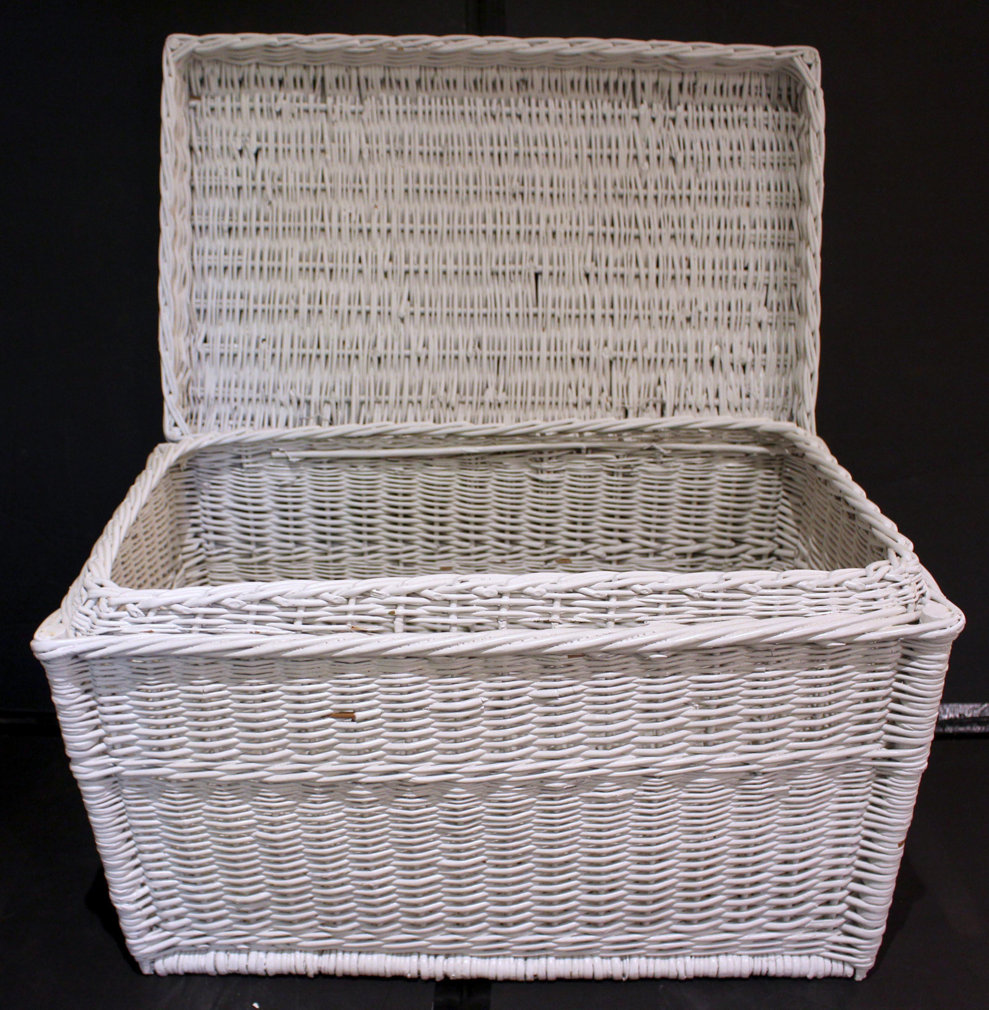 Early 20th Century Wicker Trunk or Hamper, New England For Sale 1