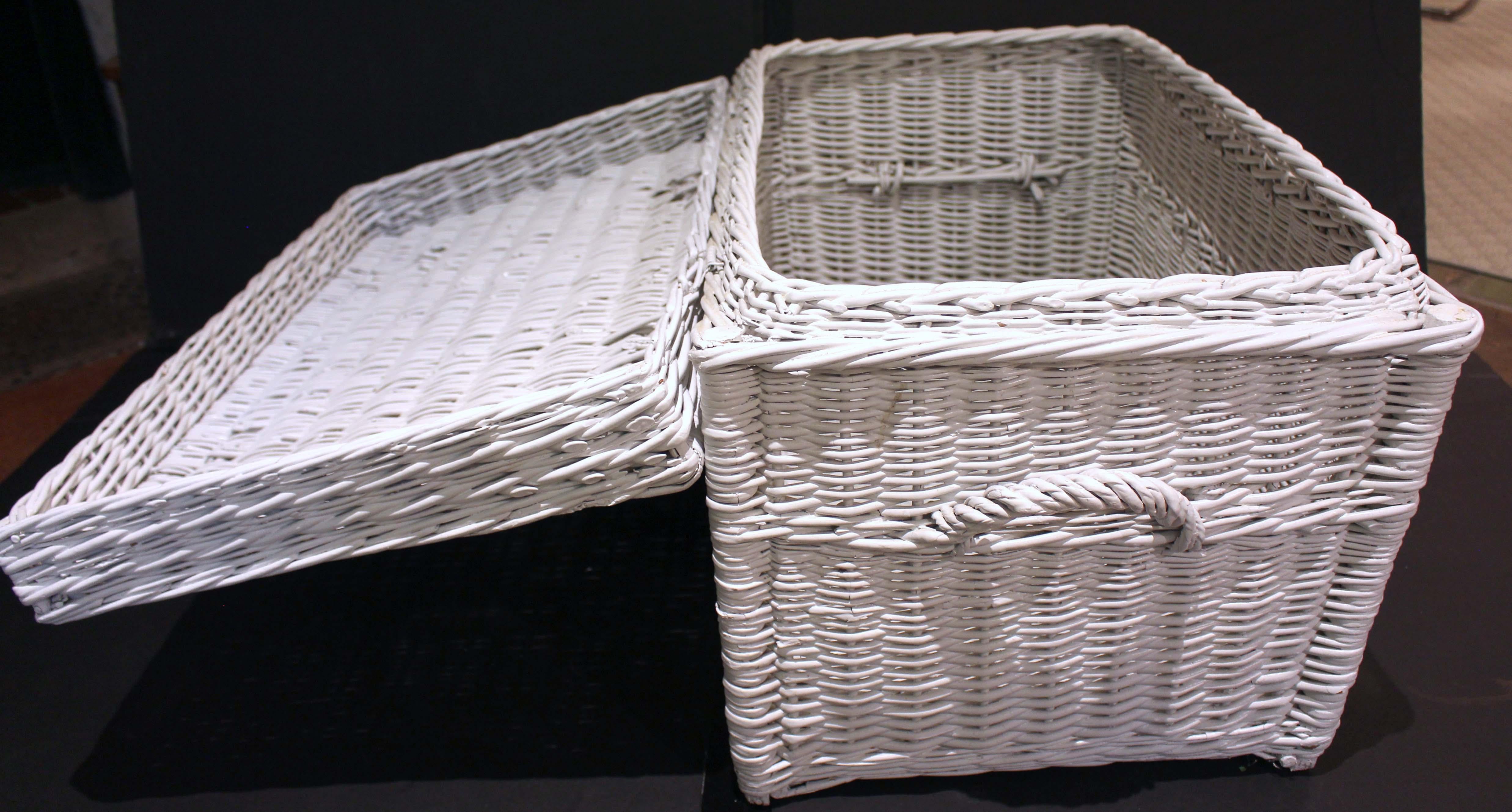 Early 20th Century Wicker Trunk or Hamper, New England For Sale 2