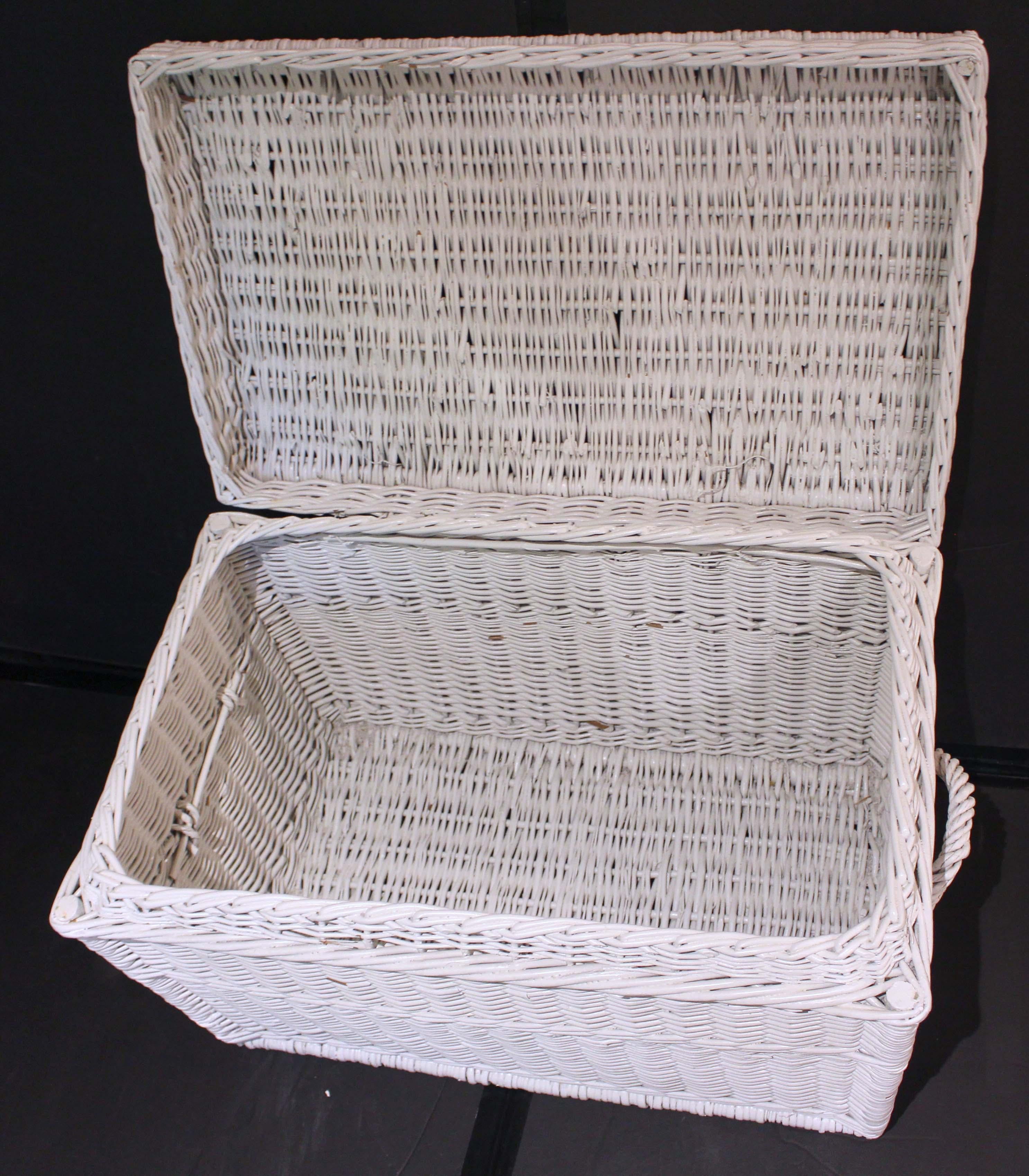 Early 20th Century Wicker Trunk or Hamper, New England For Sale 3