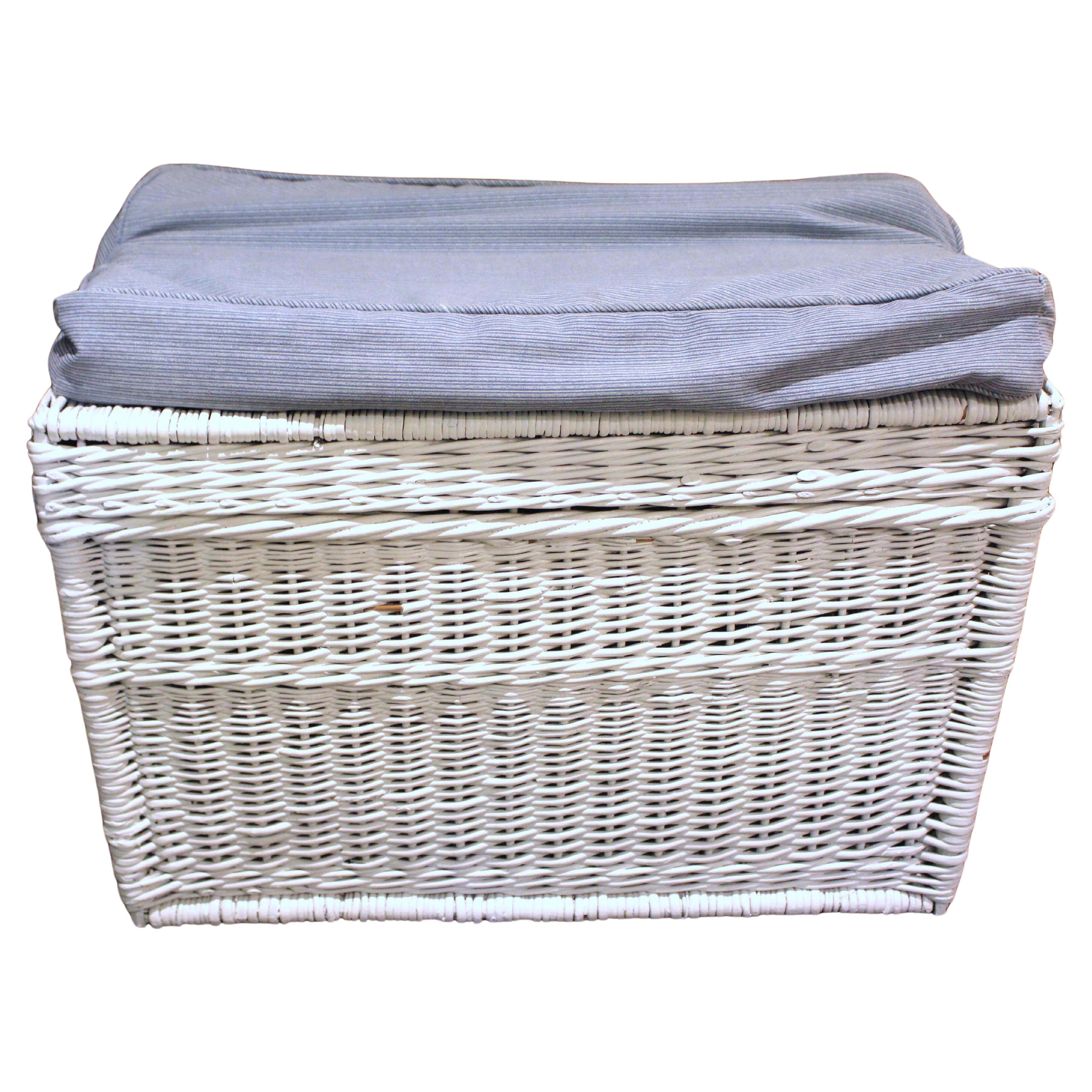 Early 20th Century Wicker Trunk or Hamper, New England For Sale
