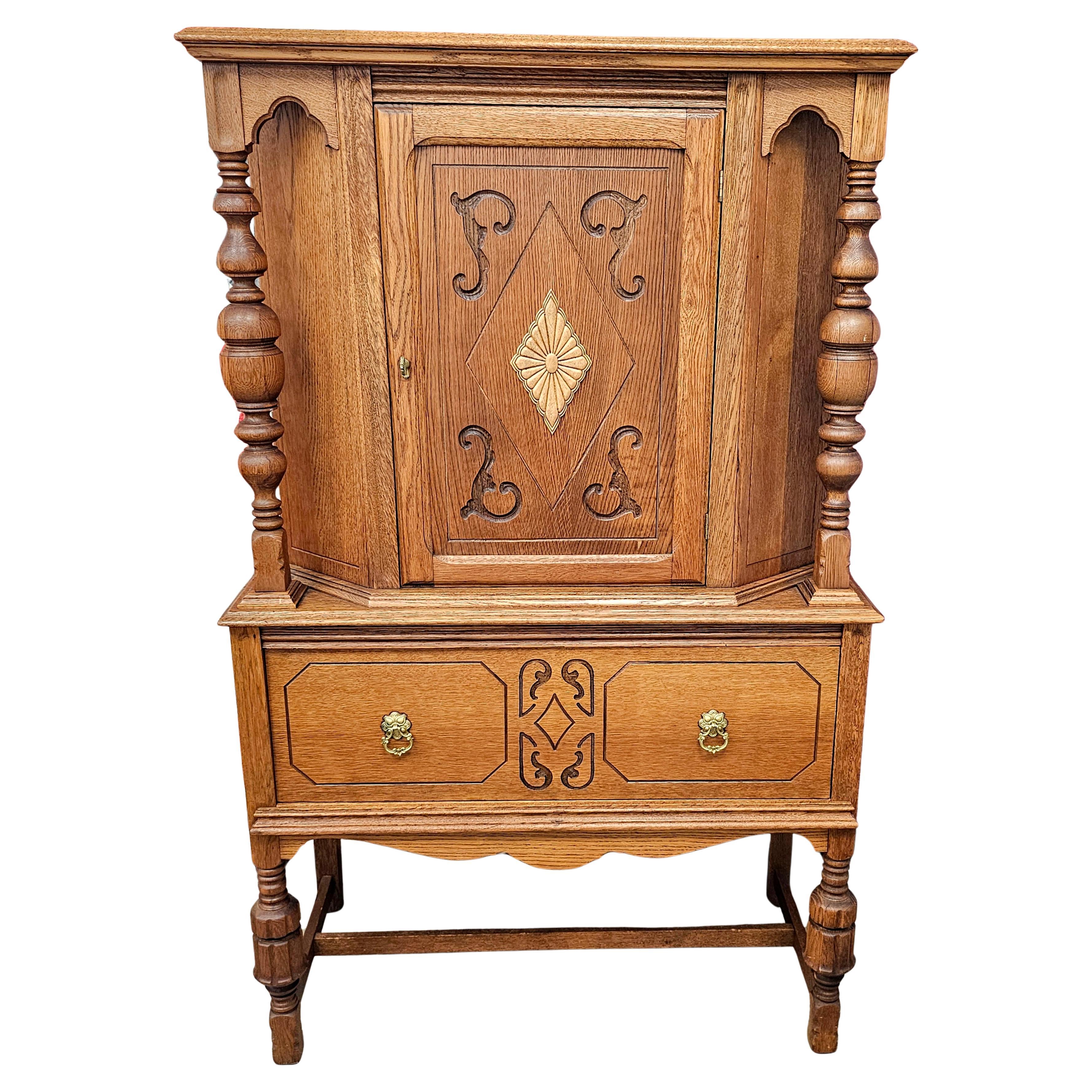 Early 20th Century William and Mary Style Carved and Stain Oak Cupboard For Sale