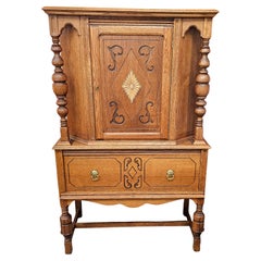 Early 20th Century William and Mary Style Carved and Stain Oak Cupboard