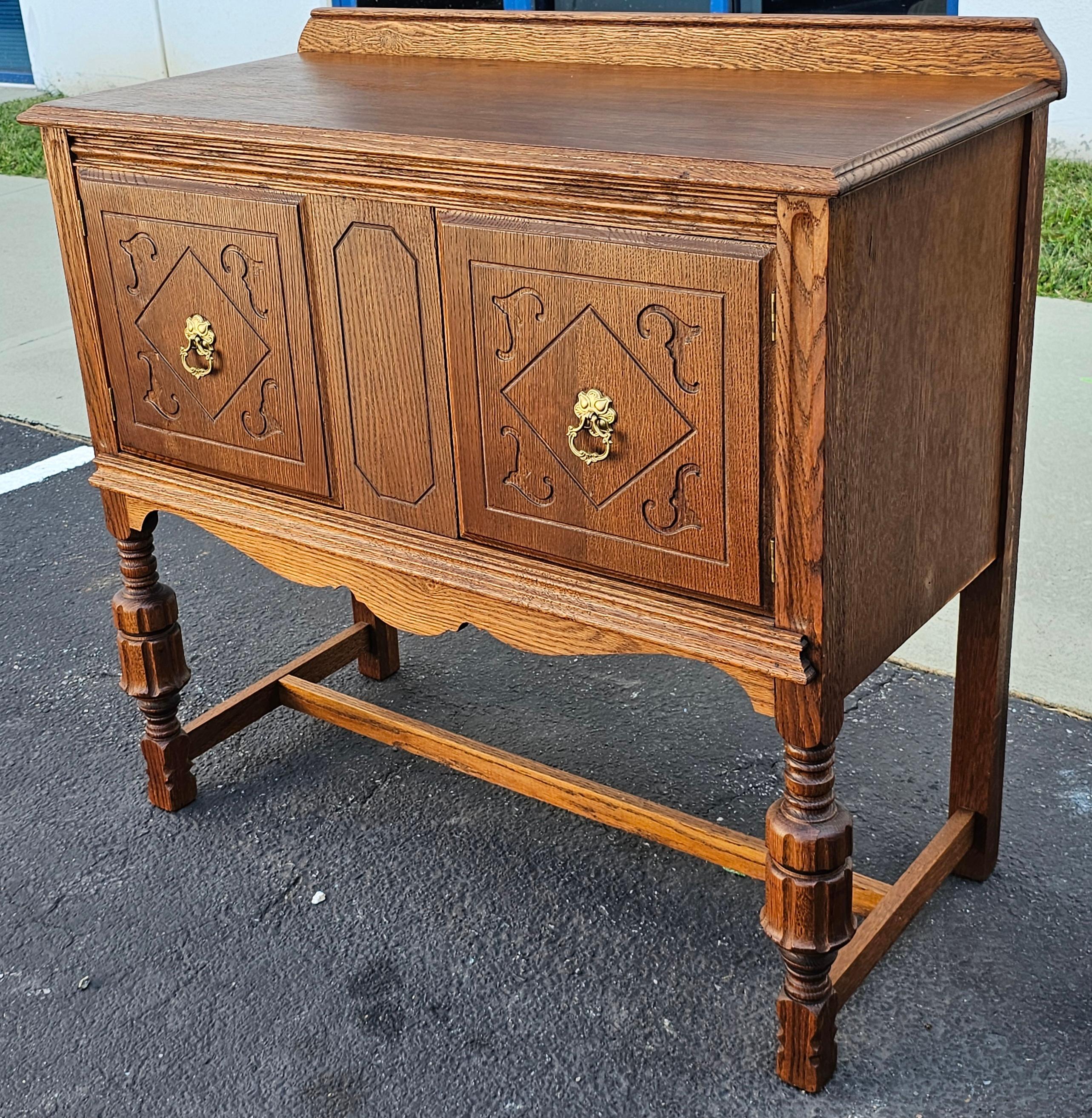 Early 20th Century William and Mary Style Carved and Stain Oak Server For Sale 2