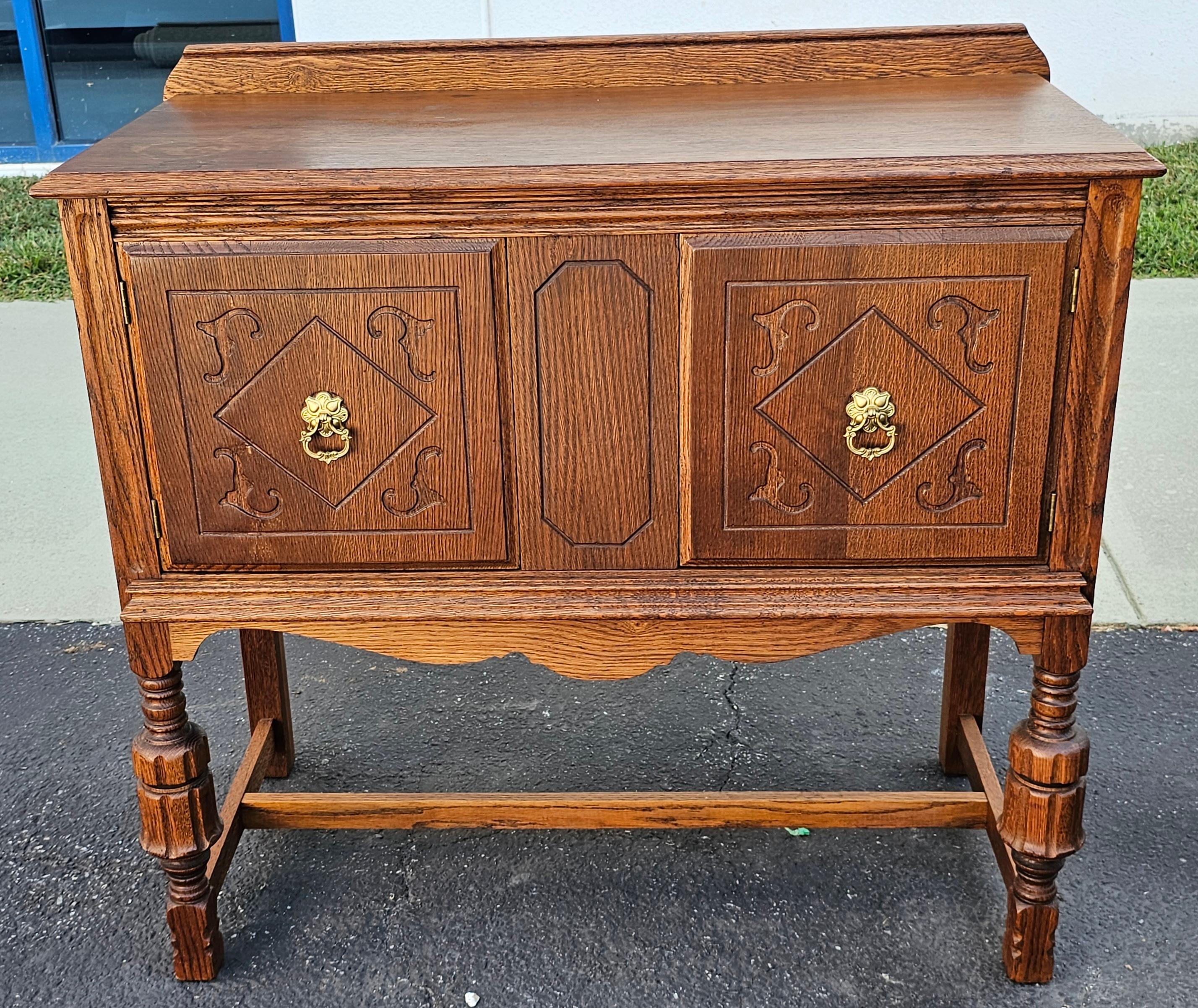 Early 20th Century William and Mary Style Carved and Stain Oak Server For Sale 4