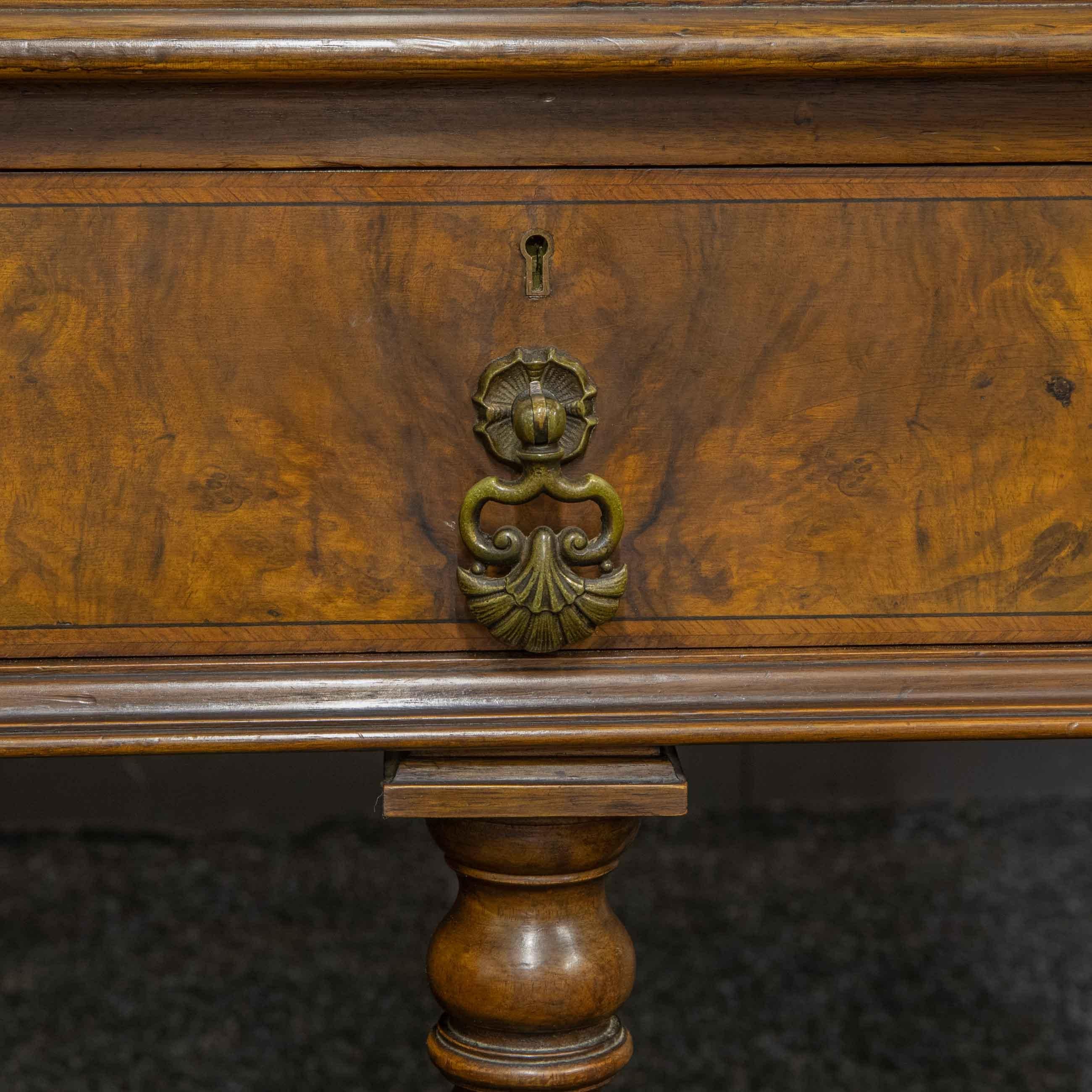 Early 20th Century William and Mary Style Secretaire For Sale 6